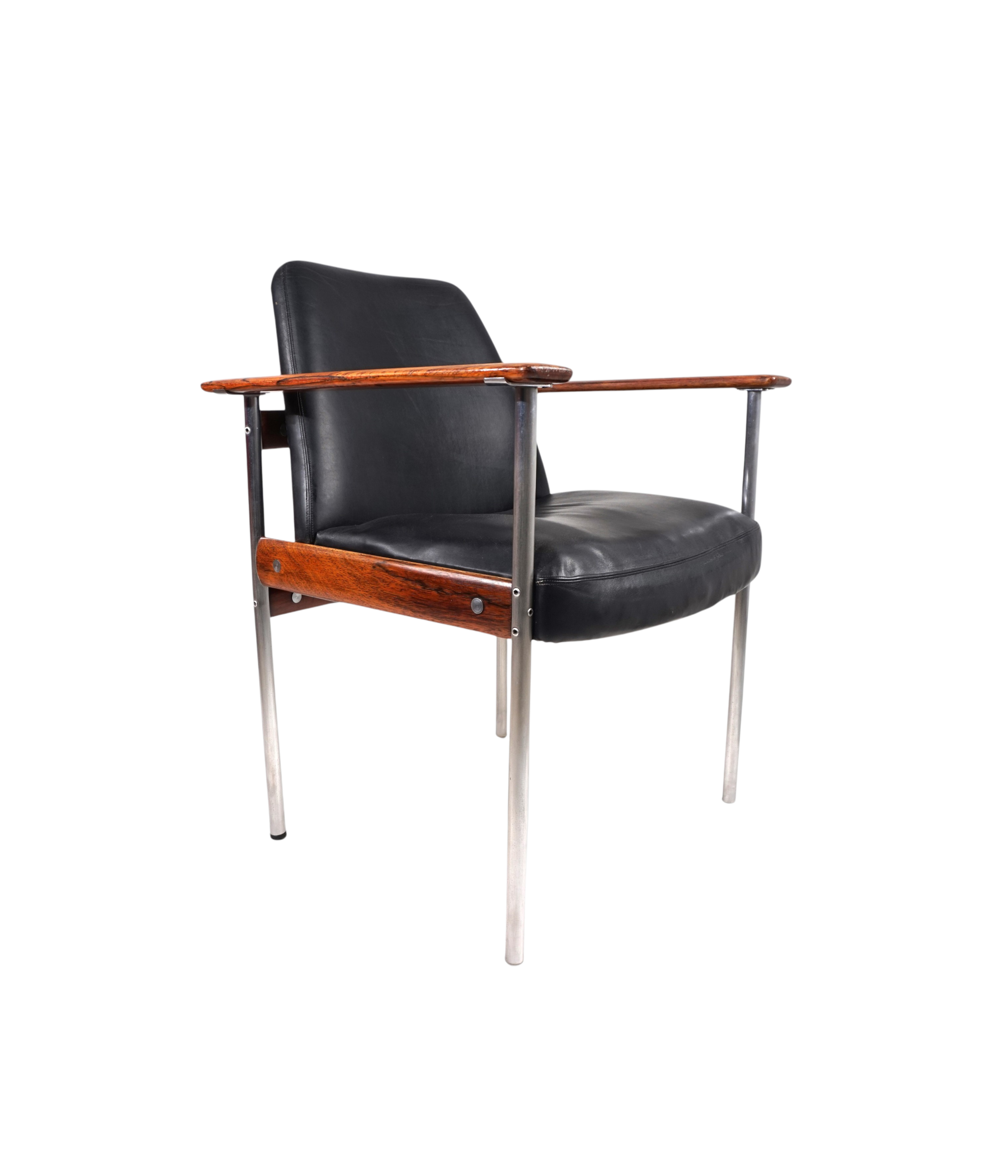 Sven_Ivar_Dysthe_Dokka_Armchair_in_Rosewood_and_Black_Leather_for_Dokka_Møbler,_Norway_1960s