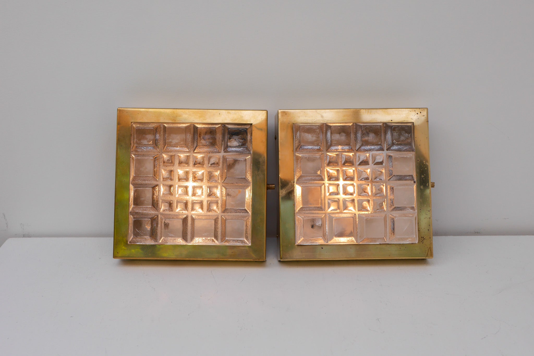 Set_of_2_Brutalist_Brass_and_Textured_Glass_Wall_Lamps_by_Falkenbergs_Belysning,_Sweden,_1967