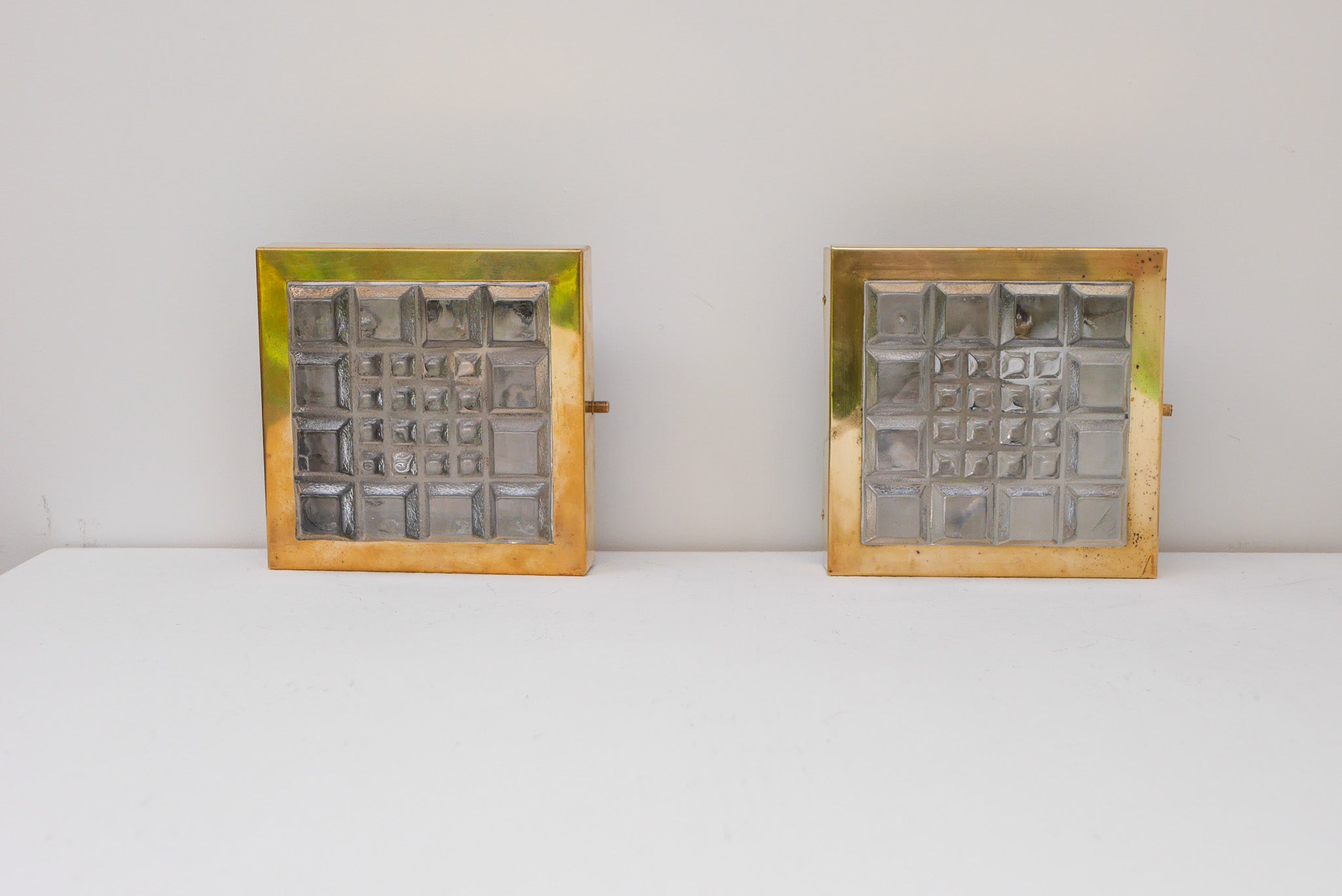 Set_of_2_Brutalist_Brass_and_Textured_Glass_Wall_Lamps_by_Falkenbergs_Belysning,_Sweden,_1967
