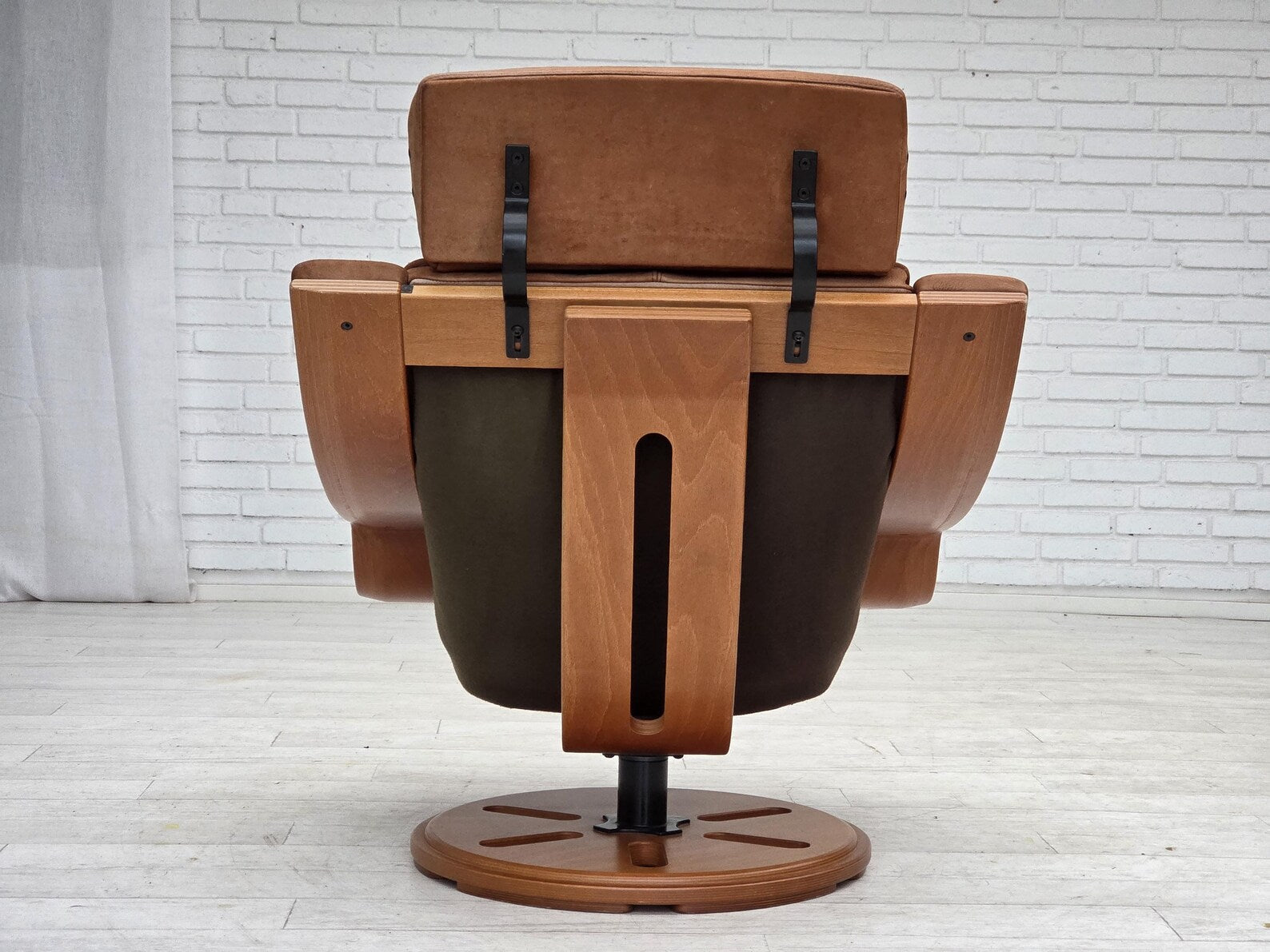 Swivel_Armchair,_Corduroy_Upholstery_&_Wood_Base,_1980s_Sweden