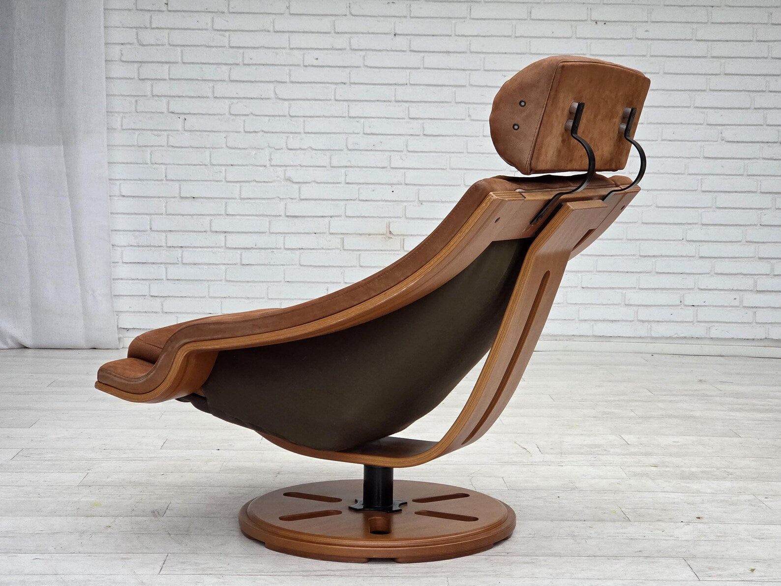 Swivel_Armchair,_Corduroy_Upholstery_&_Wood_Base,_1980s_Sweden