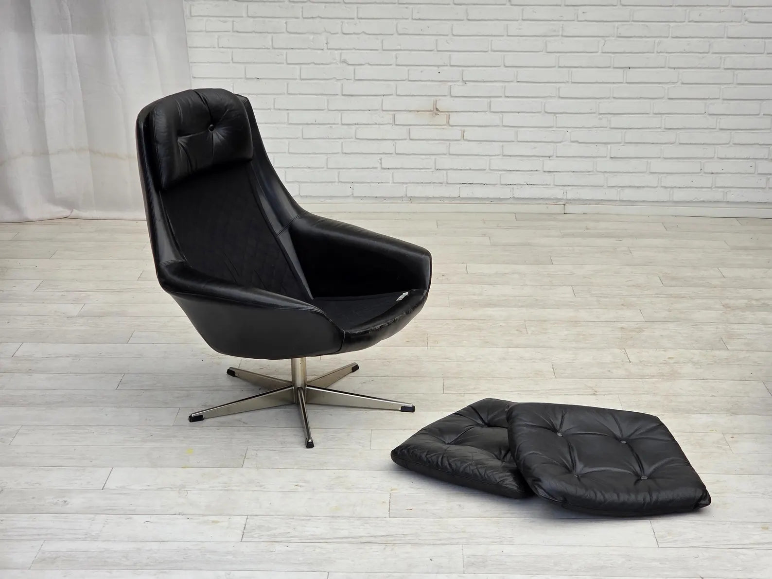 Swivel_Chair_by_H.W._Klein_for_Bramin_Møbler,_1970s_Denmark