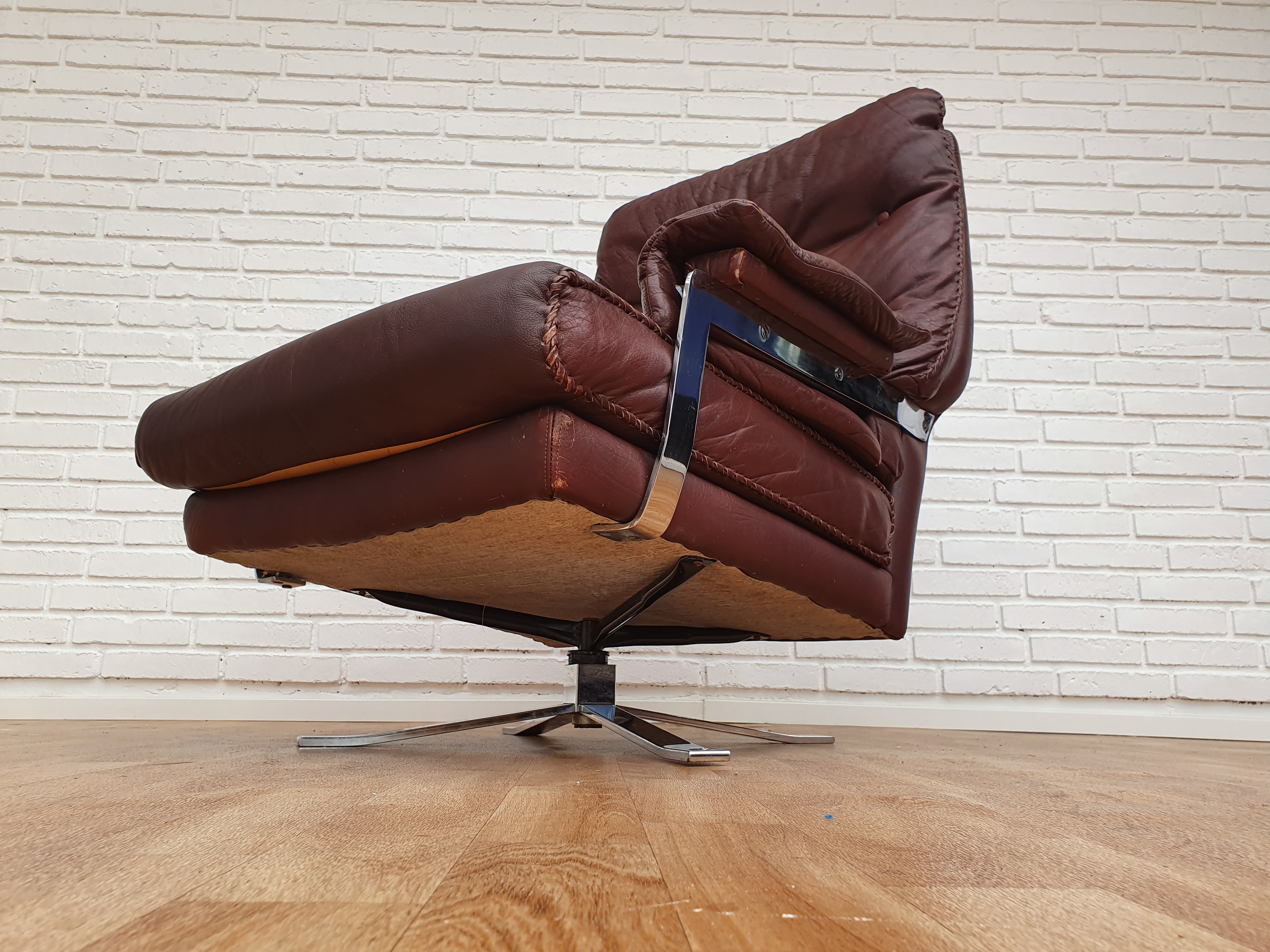 Swivel_Lounge_Chair_by_Arne_Norell_circa_1970_Sweden