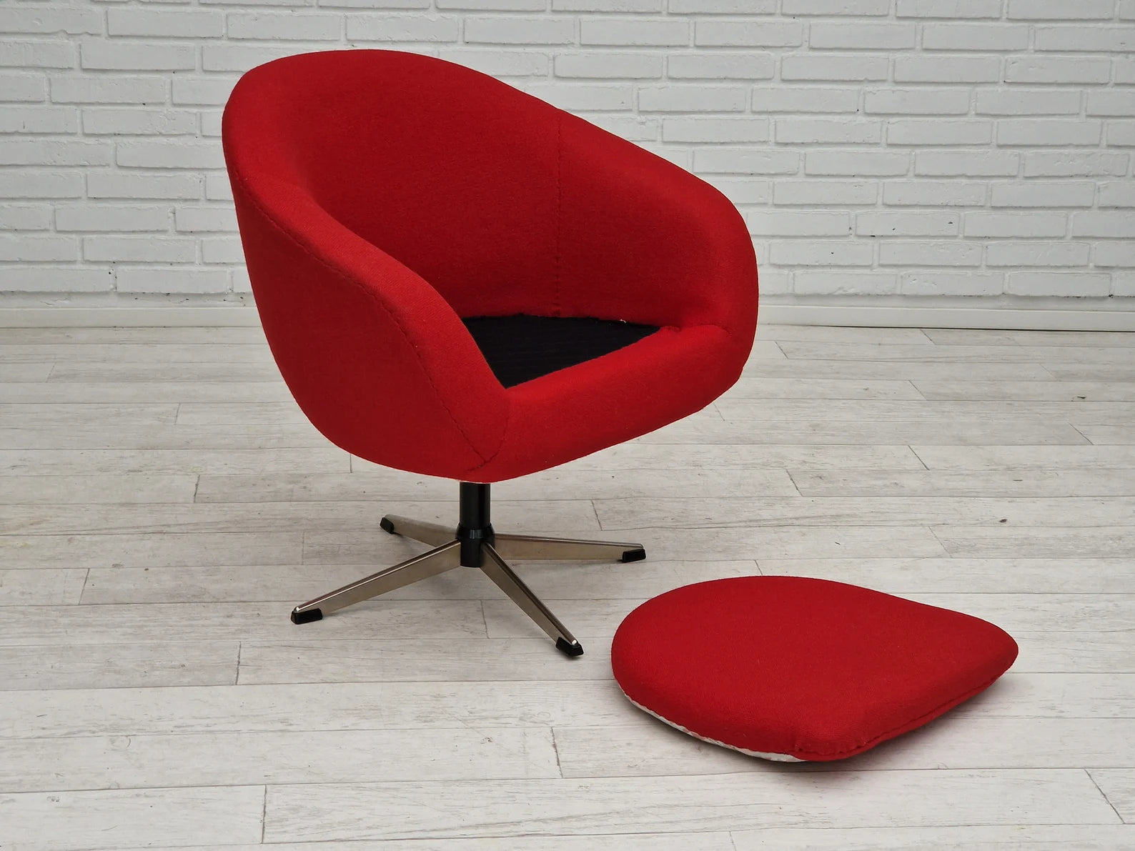 Swivel_Lounge_Chair,_Mid-Century_Wool_&_Steel_by_Karl_Eric_Klote_1960s_Denmark