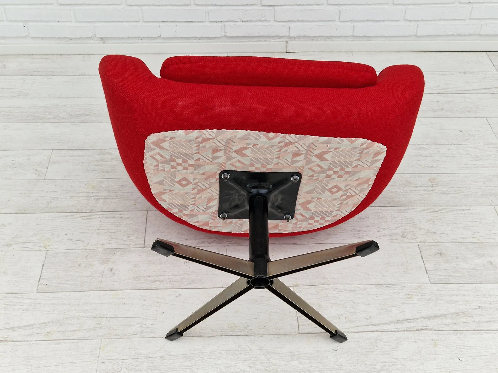 Swivel_Lounge_Chair,_Mid-Century_Wool_&_Steel_by_Karl_Eric_Klote_1960s_Denmark