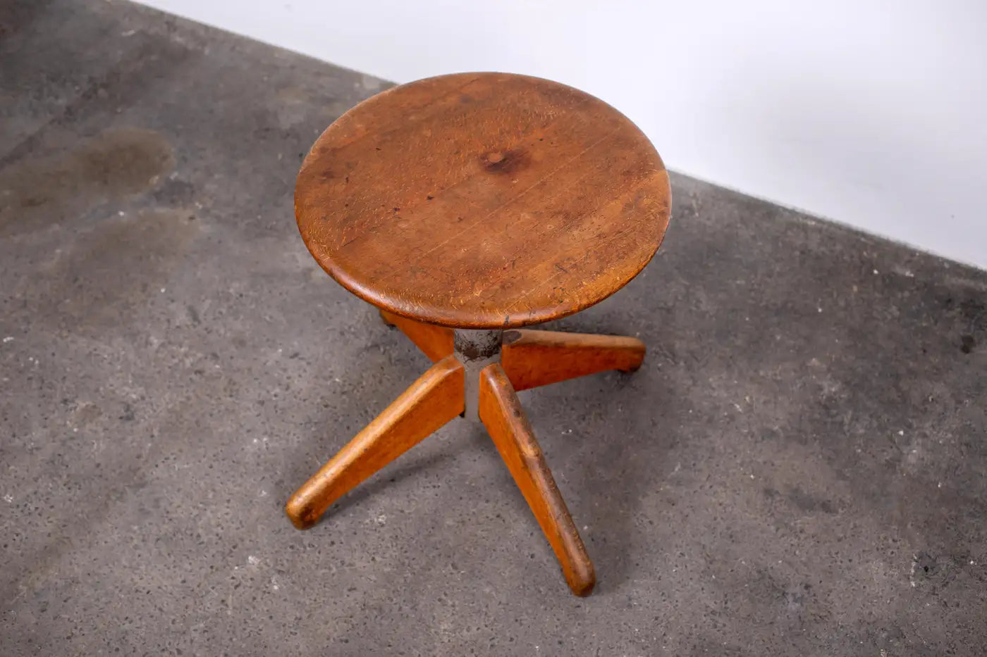 Swivel_Stool,_Art_Deco_Style,_Patinated_Oak,_Switzerland-Germany