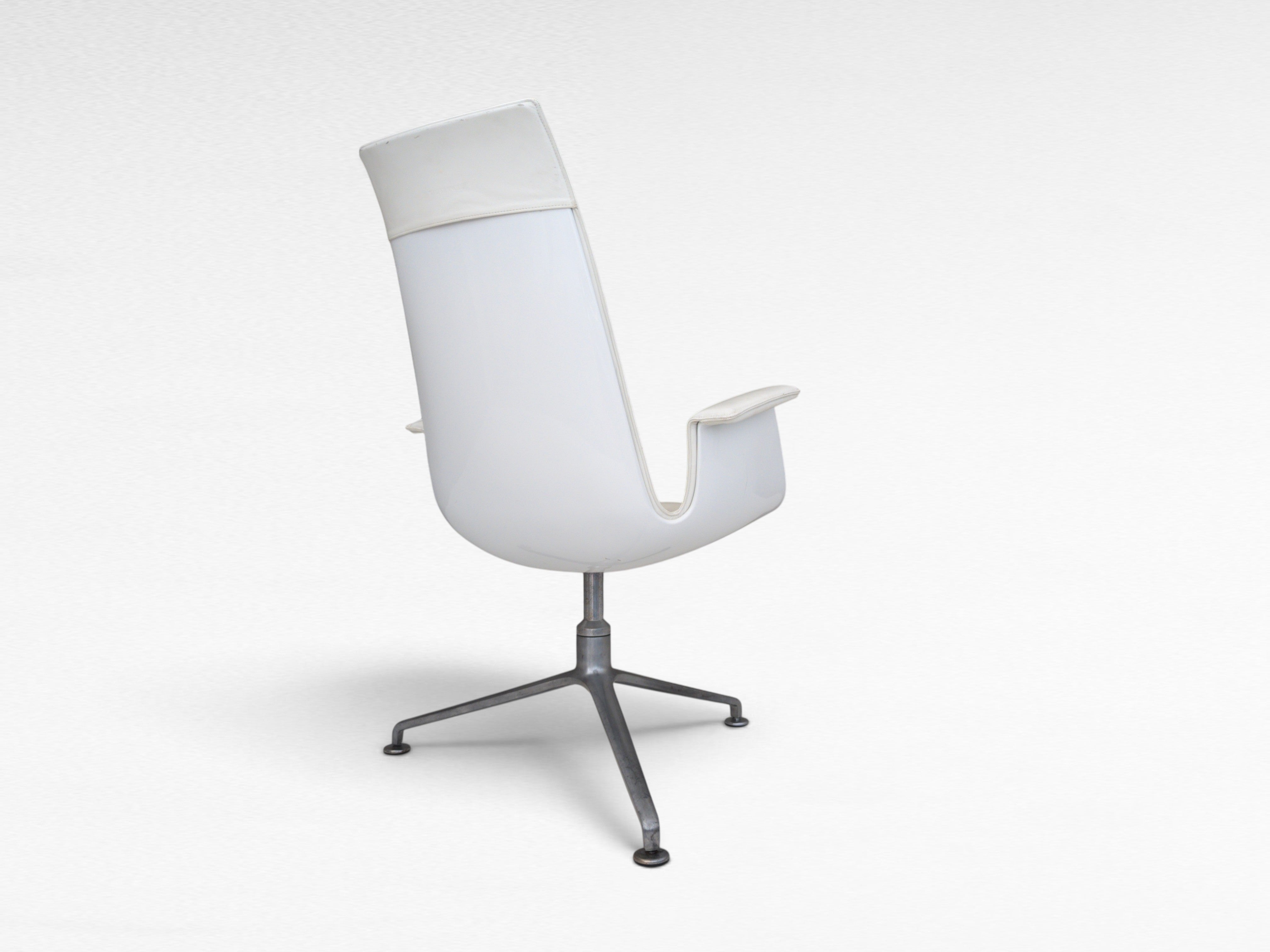 Swivel_Tulip_chair_FK6725_by_Preben_Fabricius_&_Jørgen_Kastholm,_1960s