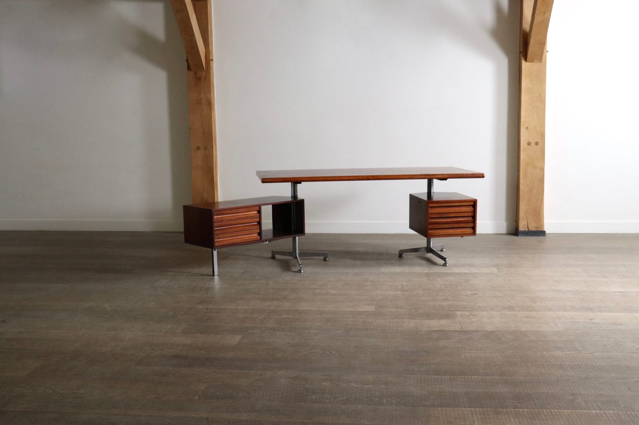 T95_Desk_by_Osvaldo_Borsani_for_Tecno,_Mid_Century_Modern,_Italy_1956