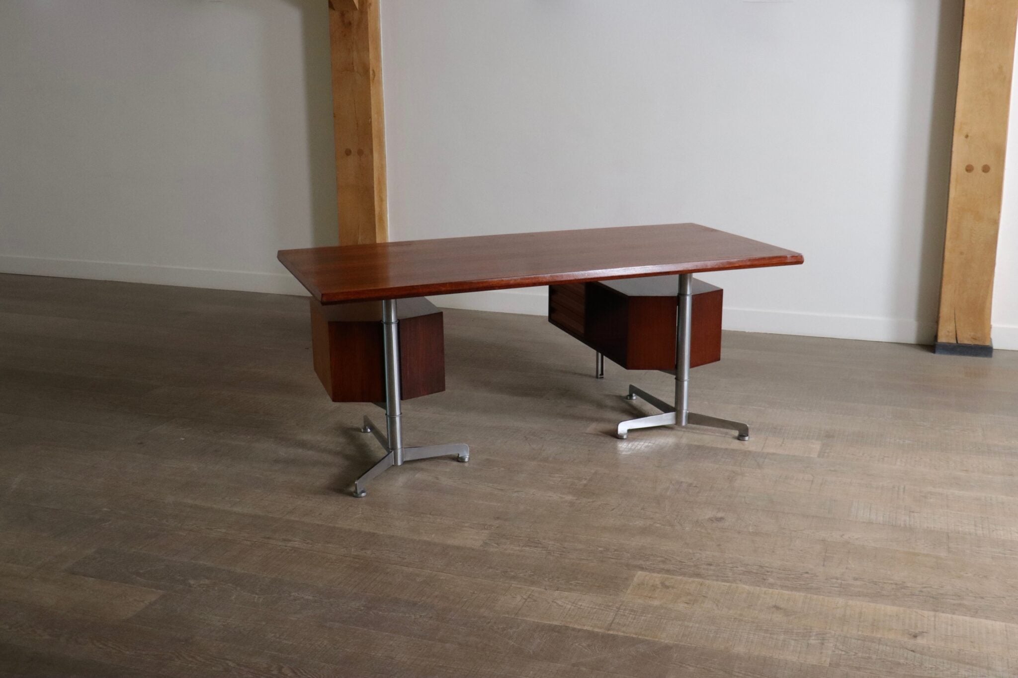 T95_Desk_by_Osvaldo_Borsani_for_Tecno,_Mid_Century_Modern,_Italy_1956