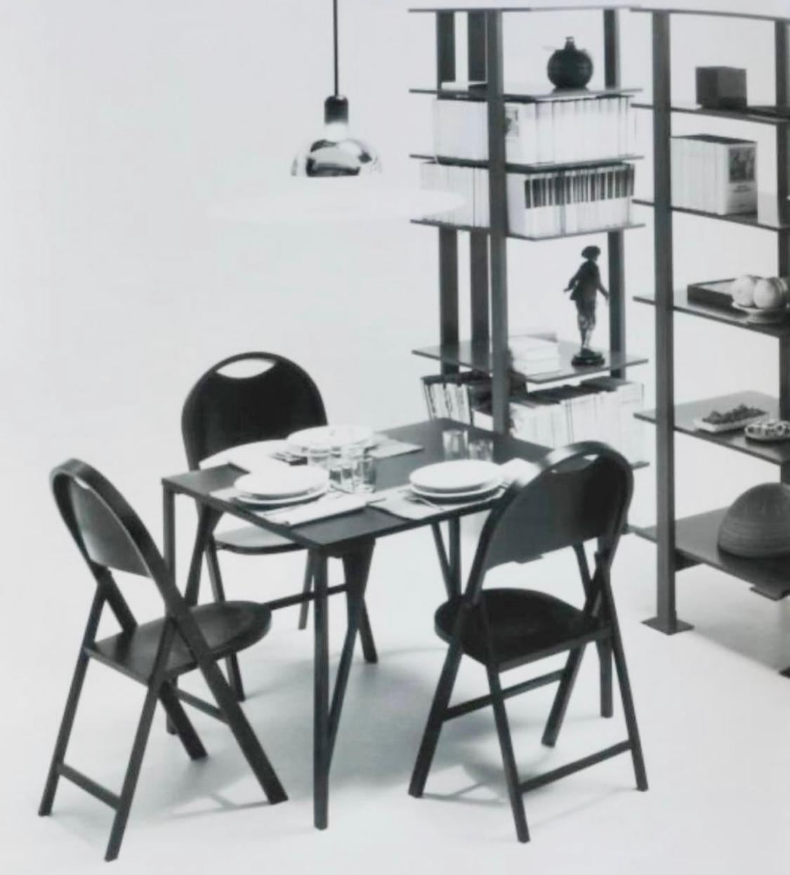 Table_and_4_chairs_set_by_Achille_&_Pier_Giacomo_Castiglioni,_1965.