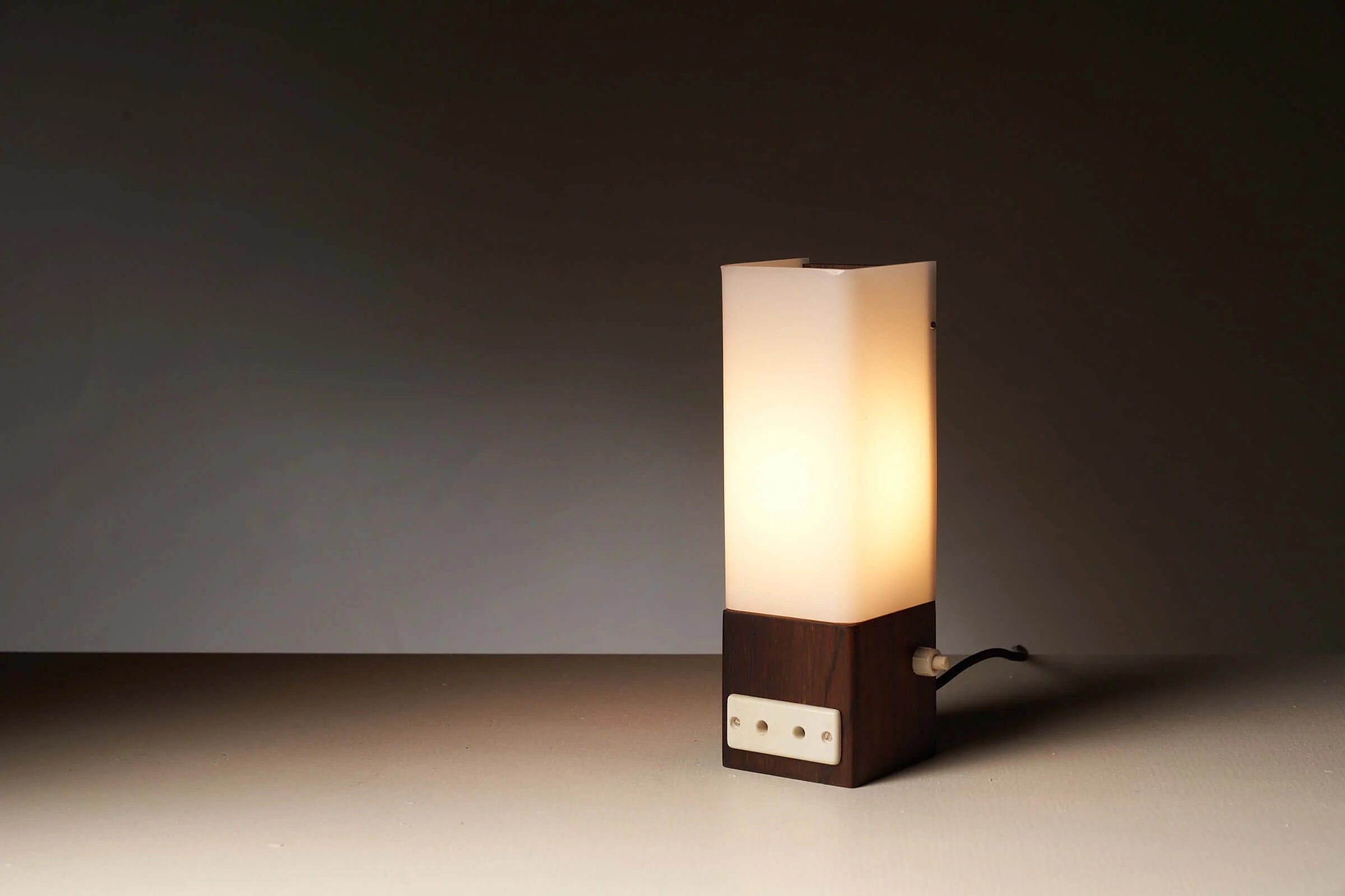 Table_Lamp,_Artiforte,_Rosewood,_1960s,_Netherlands