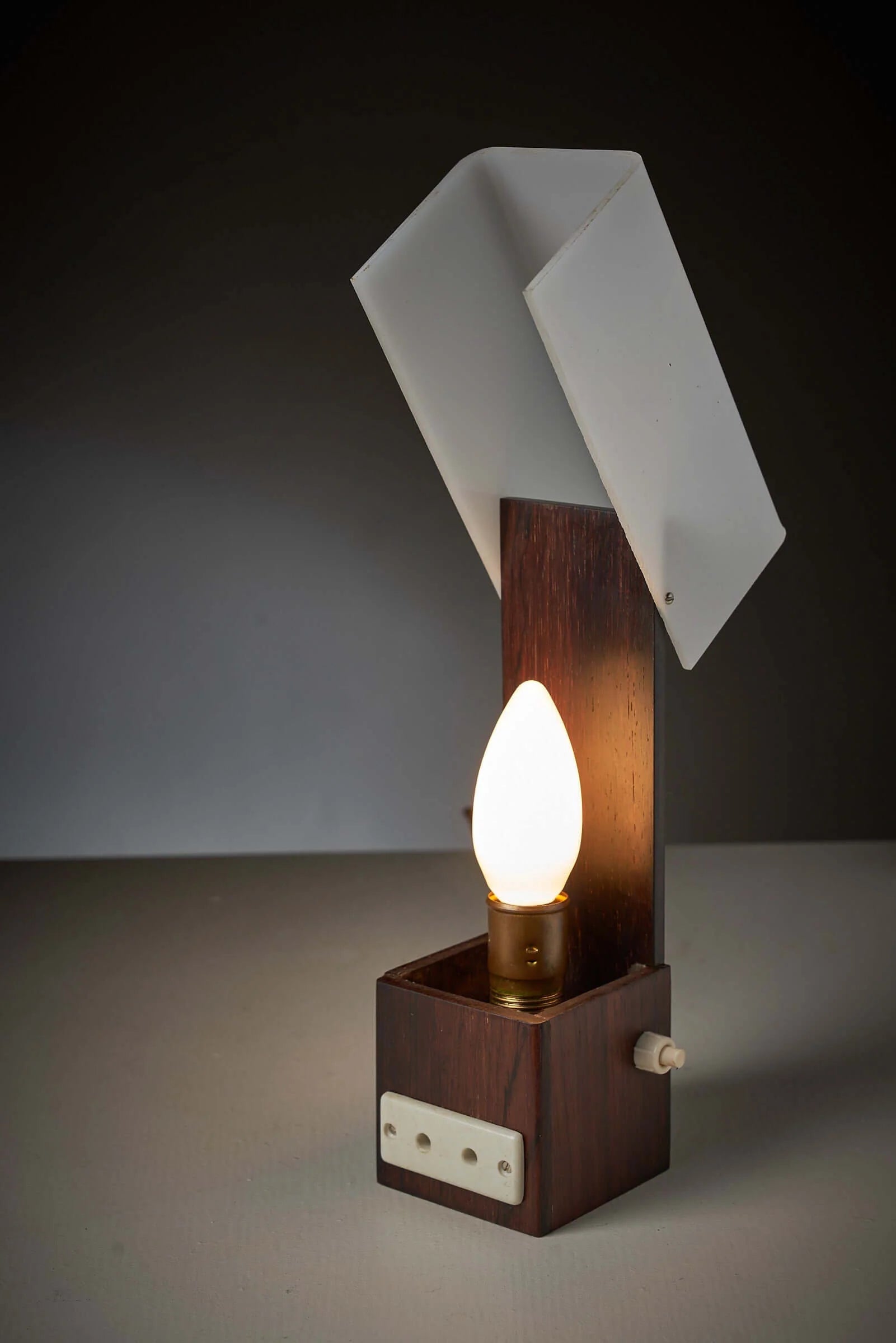 Table_Lamp,_Artiforte,_Rosewood,_1960s,_Netherlands
