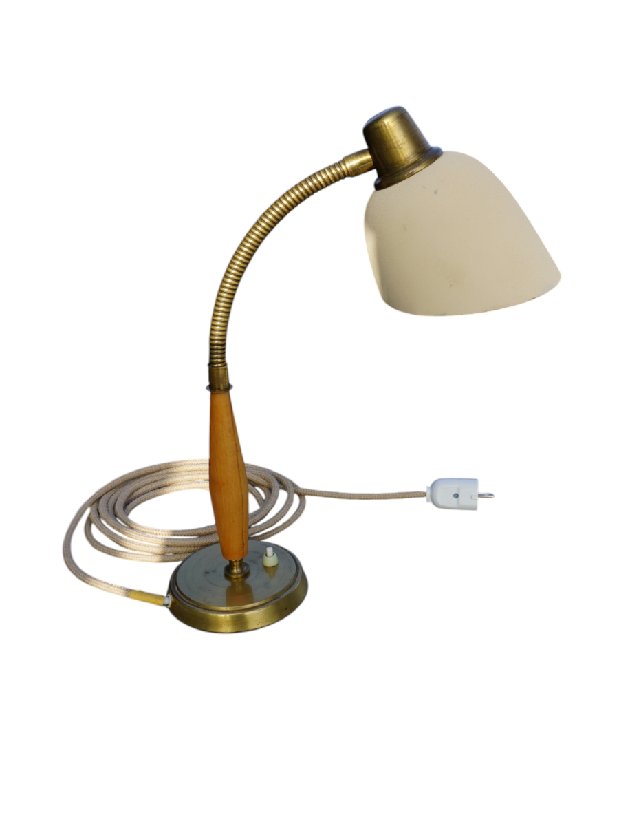 Table_Lamp_by_Bertil_Brisborg_for_Nordiska_Kompaniet_NK,_Swedish_Modern_Brass_Desk_Lamp,_1950s