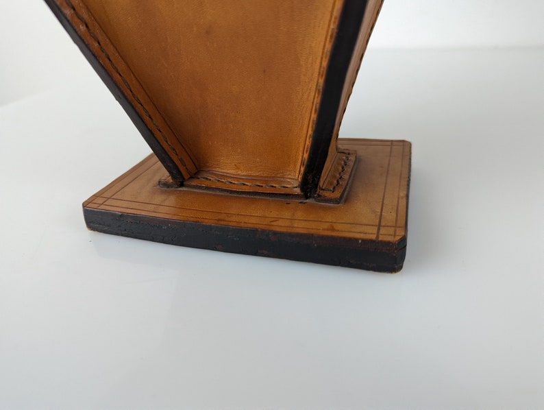 Table_lamp_in_leather_by_Jacques_Adnet_1940s