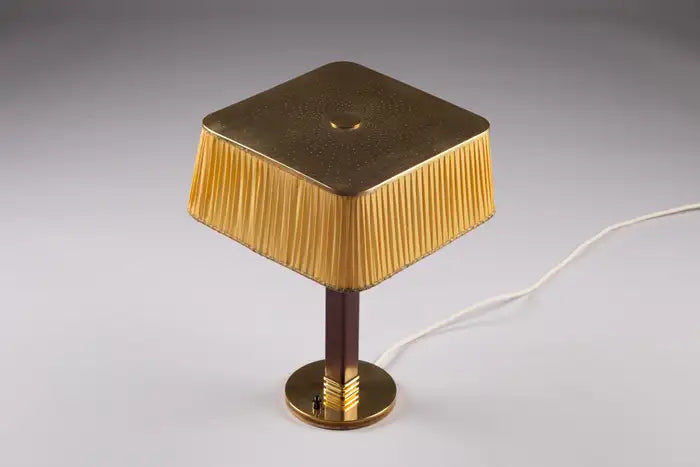 Table_Lamp_Model_5066_Paavo_Tynell_Brass_Taito_Oy_1940s_Finland