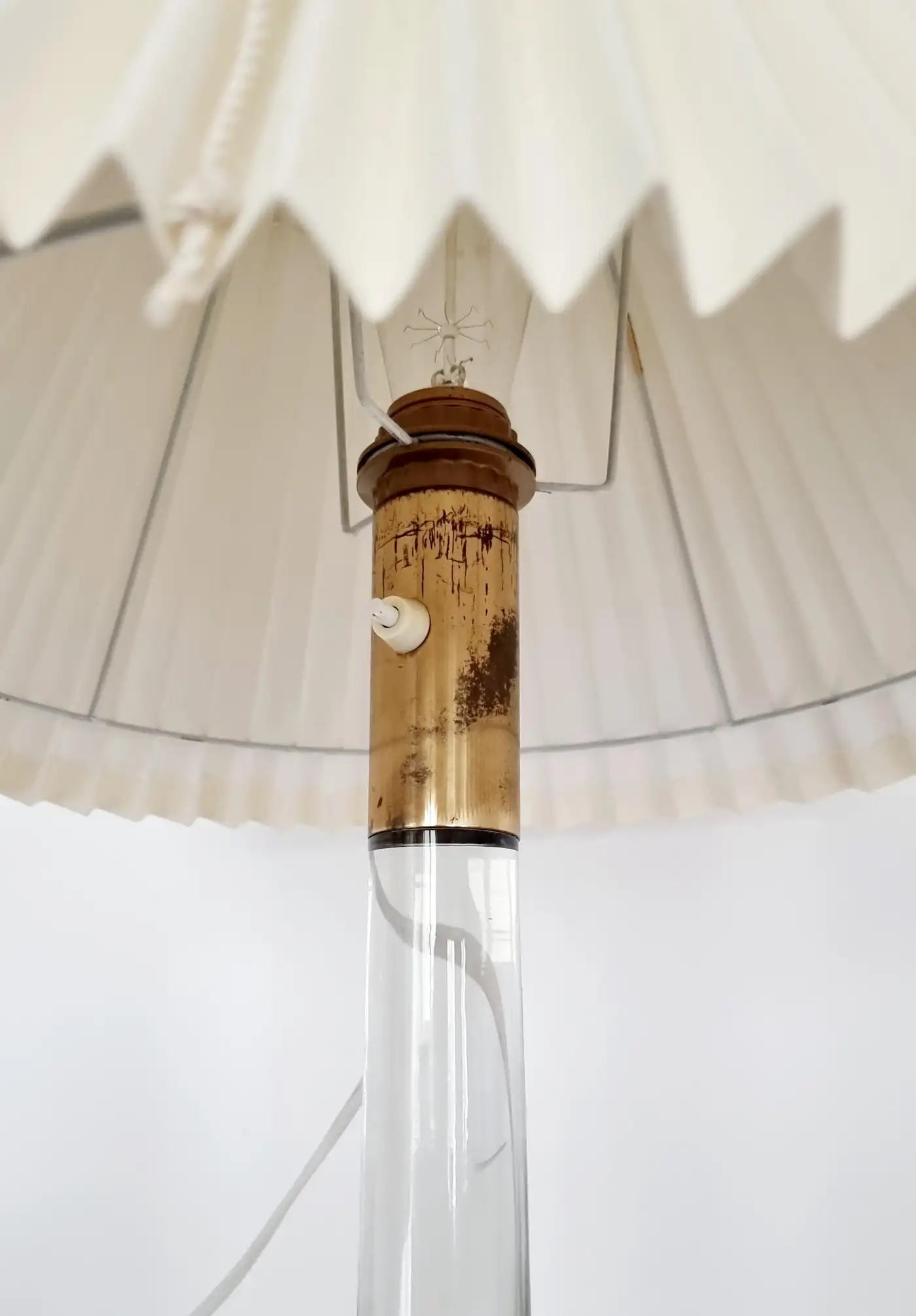 Table_Lamp,_Orno_Oy,_Glass_And_Brass,_Mid-Century_Modern,_Finland