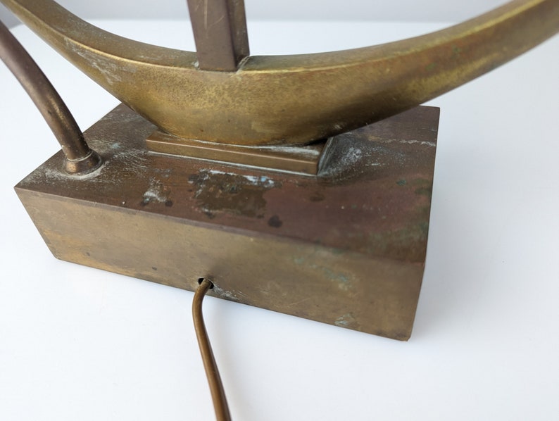 Table_lamp_sculpture_signed_Willy_Daro_1970s
