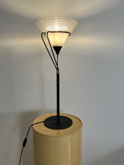 Table_lamp,_vintage_retro_style