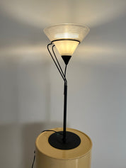 Table_lamp,_vintage_retro_style