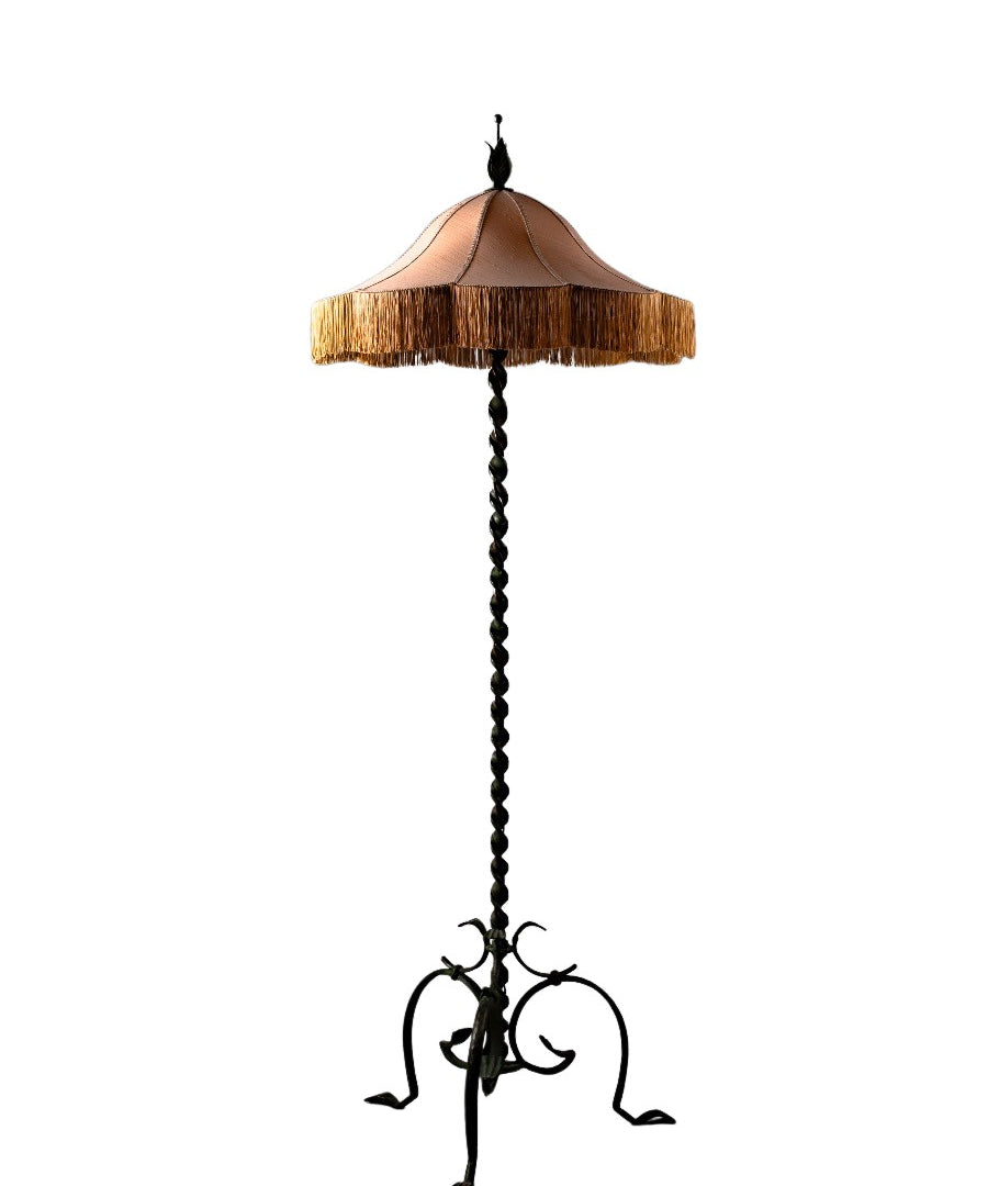 Taidetakomo_Hakkarainen,_Finnish_1930s_floor_lamp