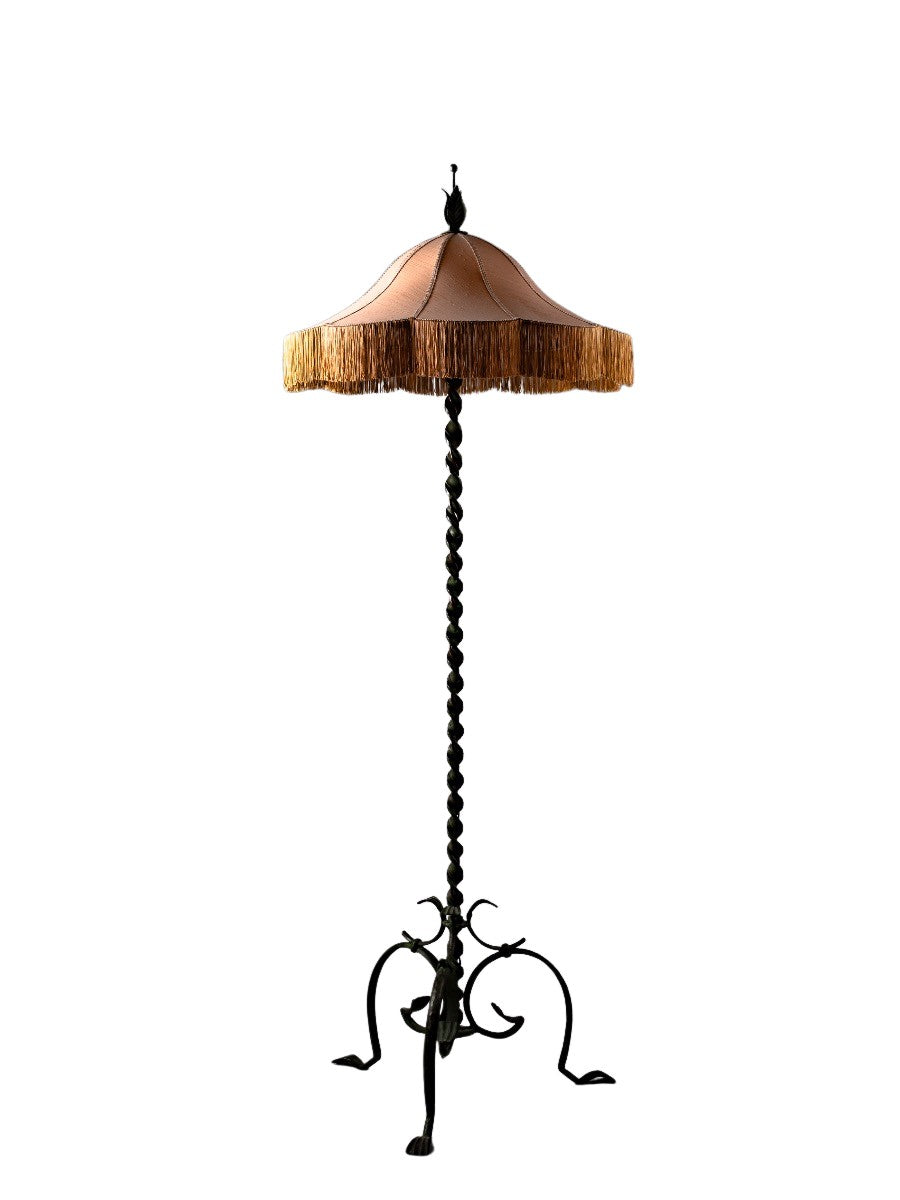 Taidetakomo_Hakkarainen,_Finnish_1930s_floor_lamp