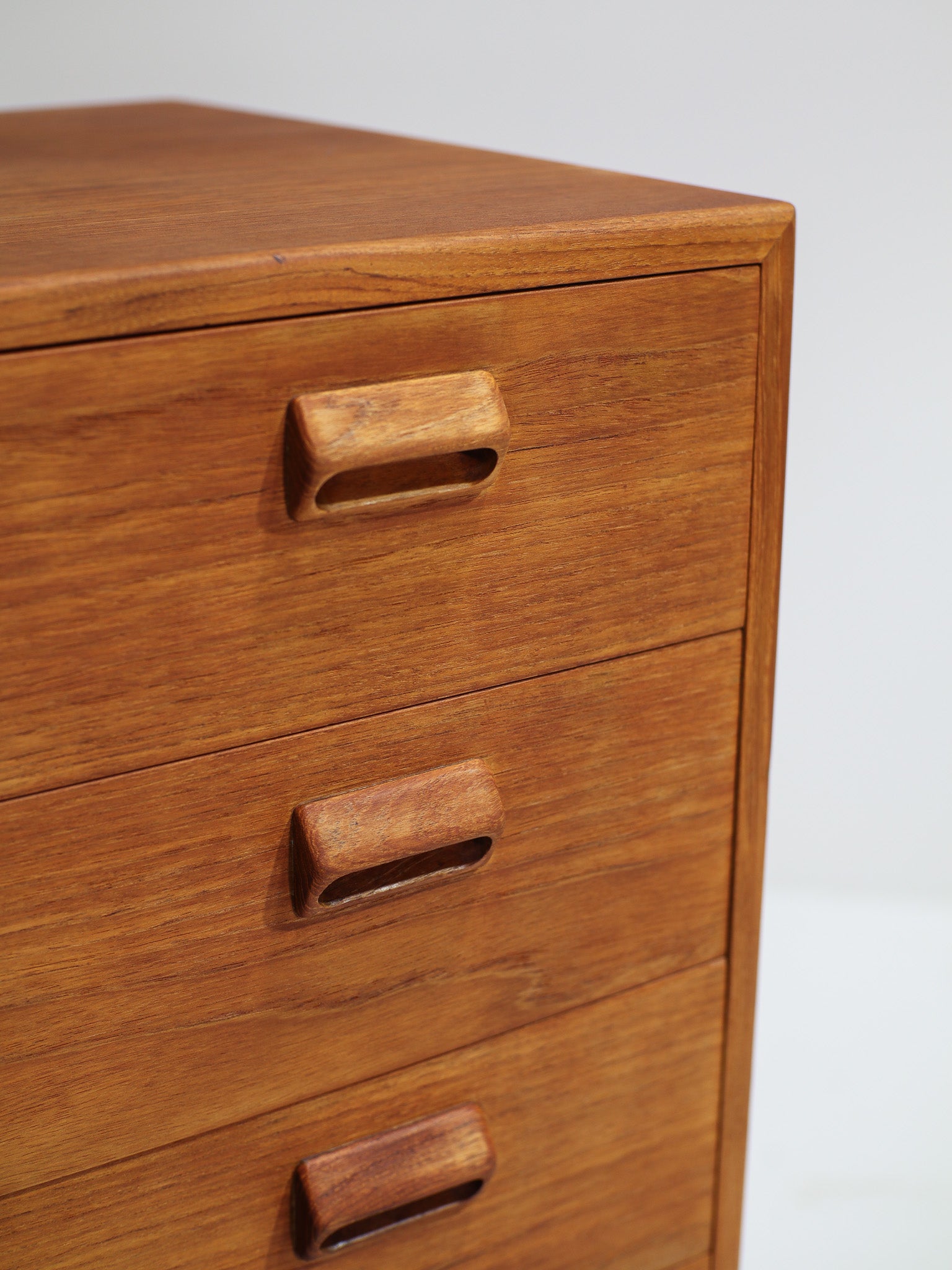 Børge_Mogensen_Teak_Chest_of_Drawers_for_Søborg,_1960s
