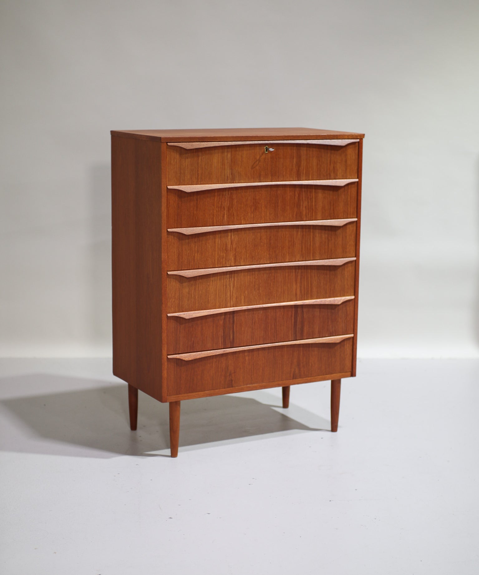 Tall_chest_of_drawers_teak_wood_vintage_Danish