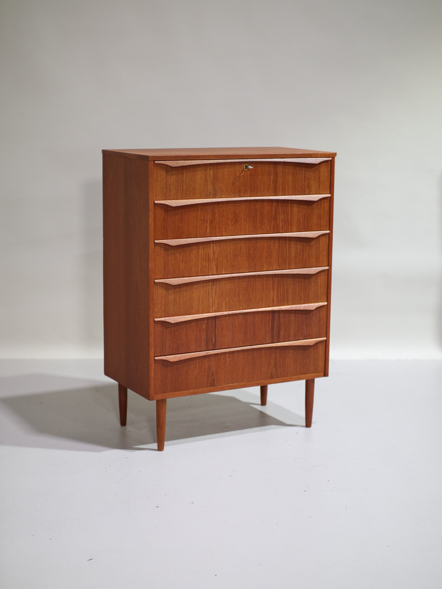 Tall_chest_of_drawers_teak_wood_vintage_Danish