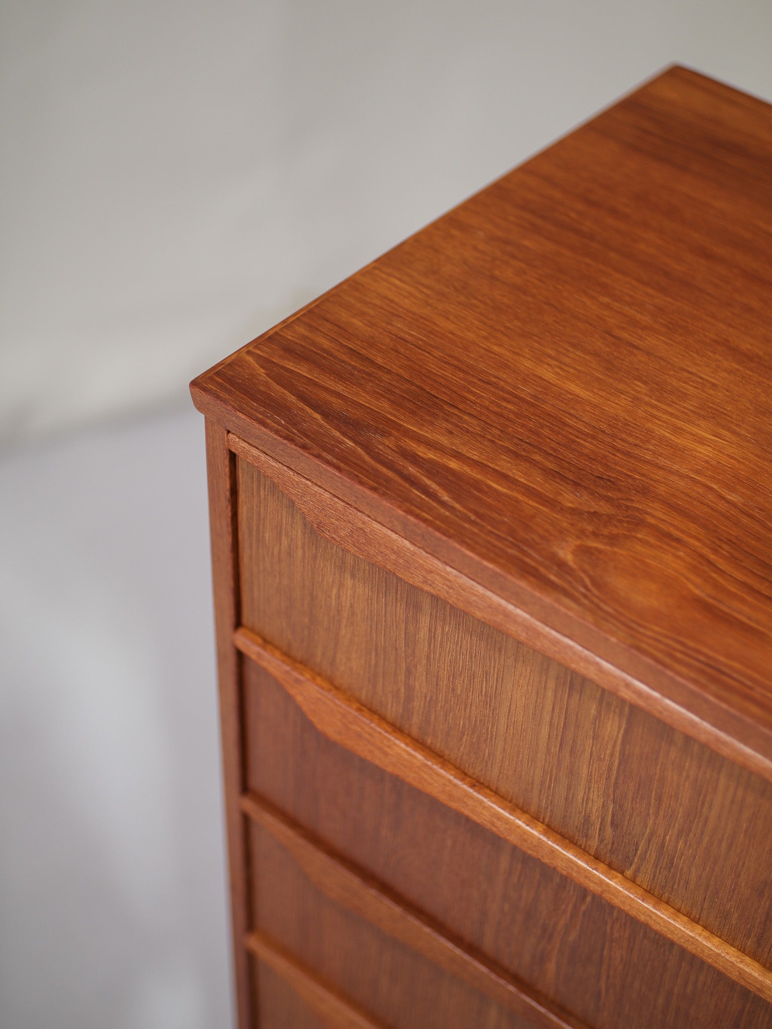 Tall_chest_of_drawers_teak_wood_vintage_Danish