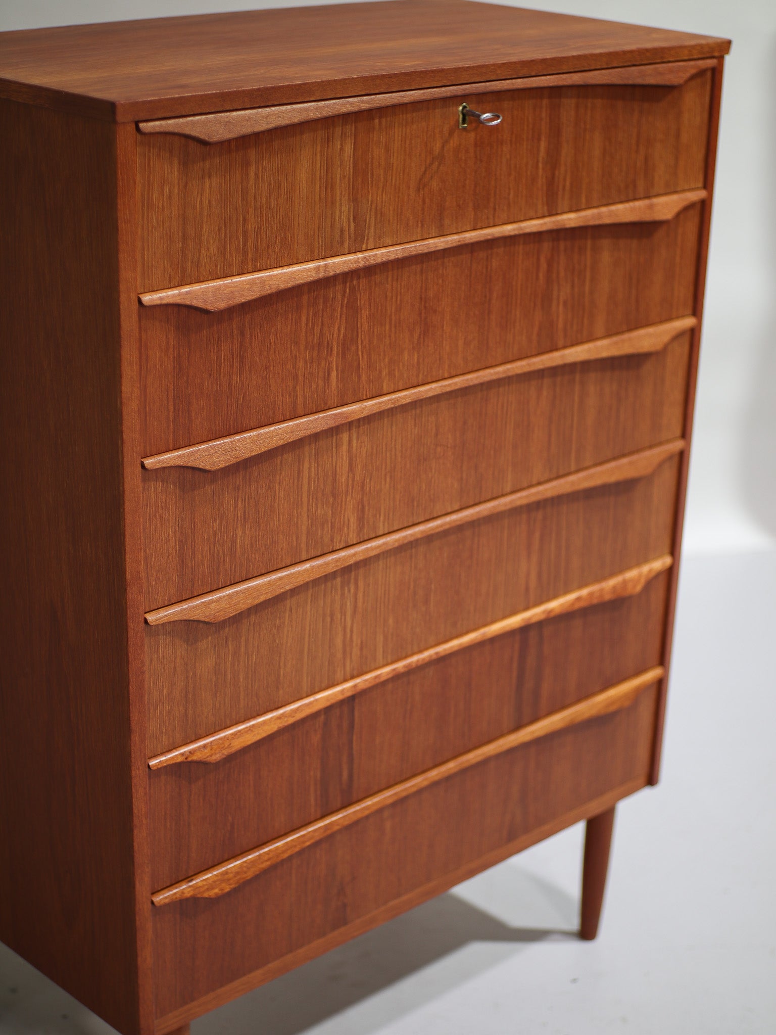 Tall_chest_of_drawers_teak_wood_vintage_Danish