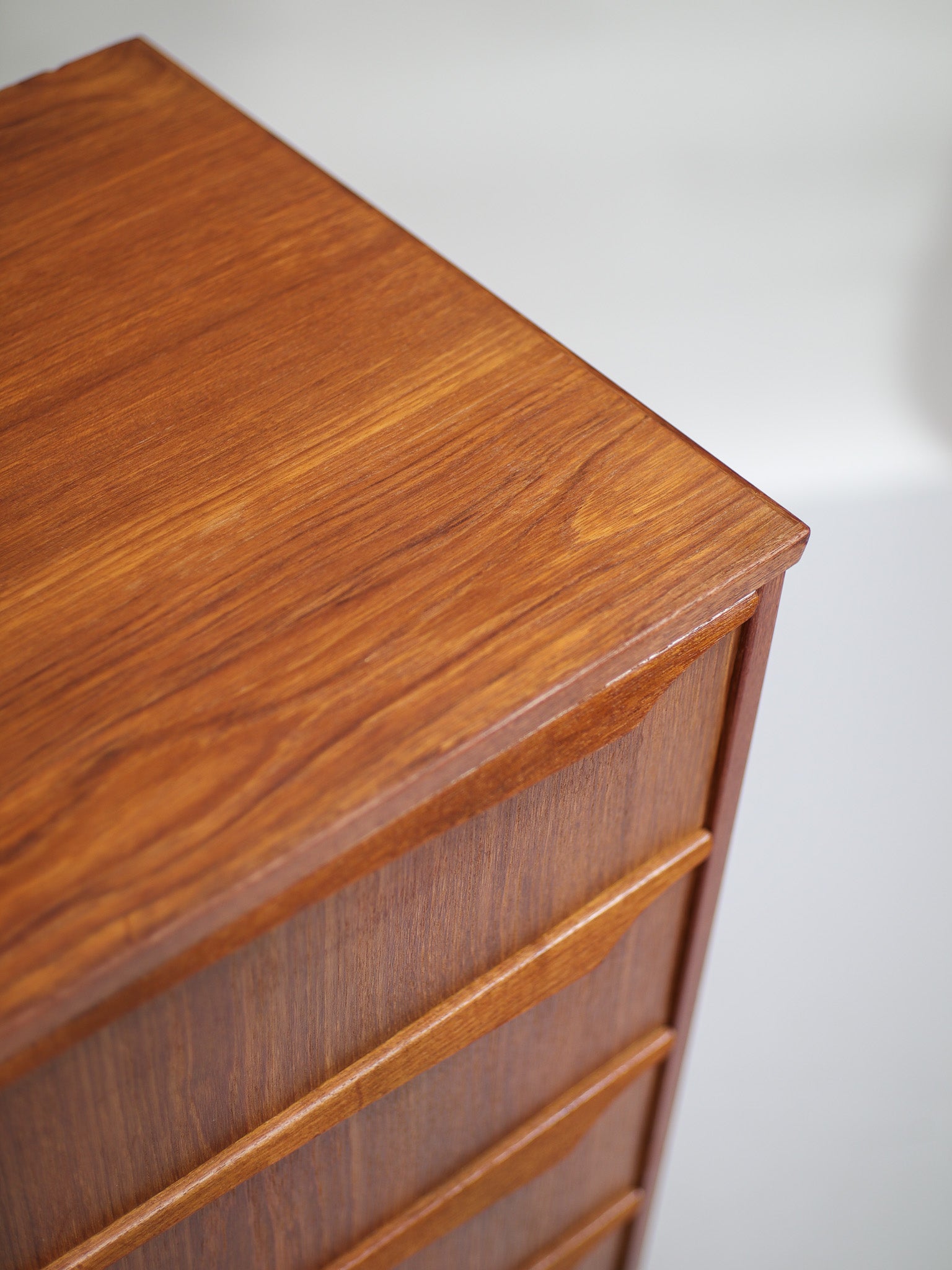 Tall_chest_of_drawers_teak_wood_vintage_Danish