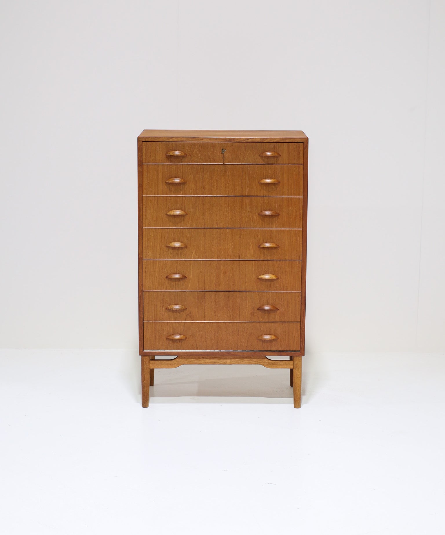 Tall_chest_of_drawers_with_shoe_rack_teak_Danish_1960s