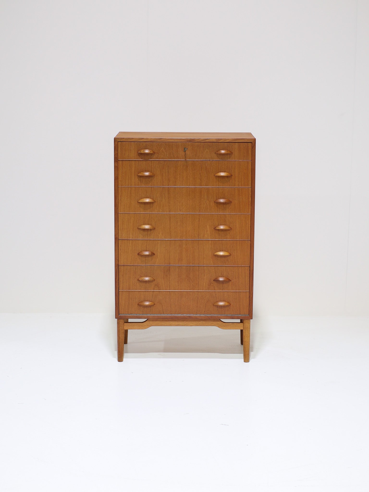 Tall_chest_of_drawers_with_shoe_rack_teak_Danish_1960s