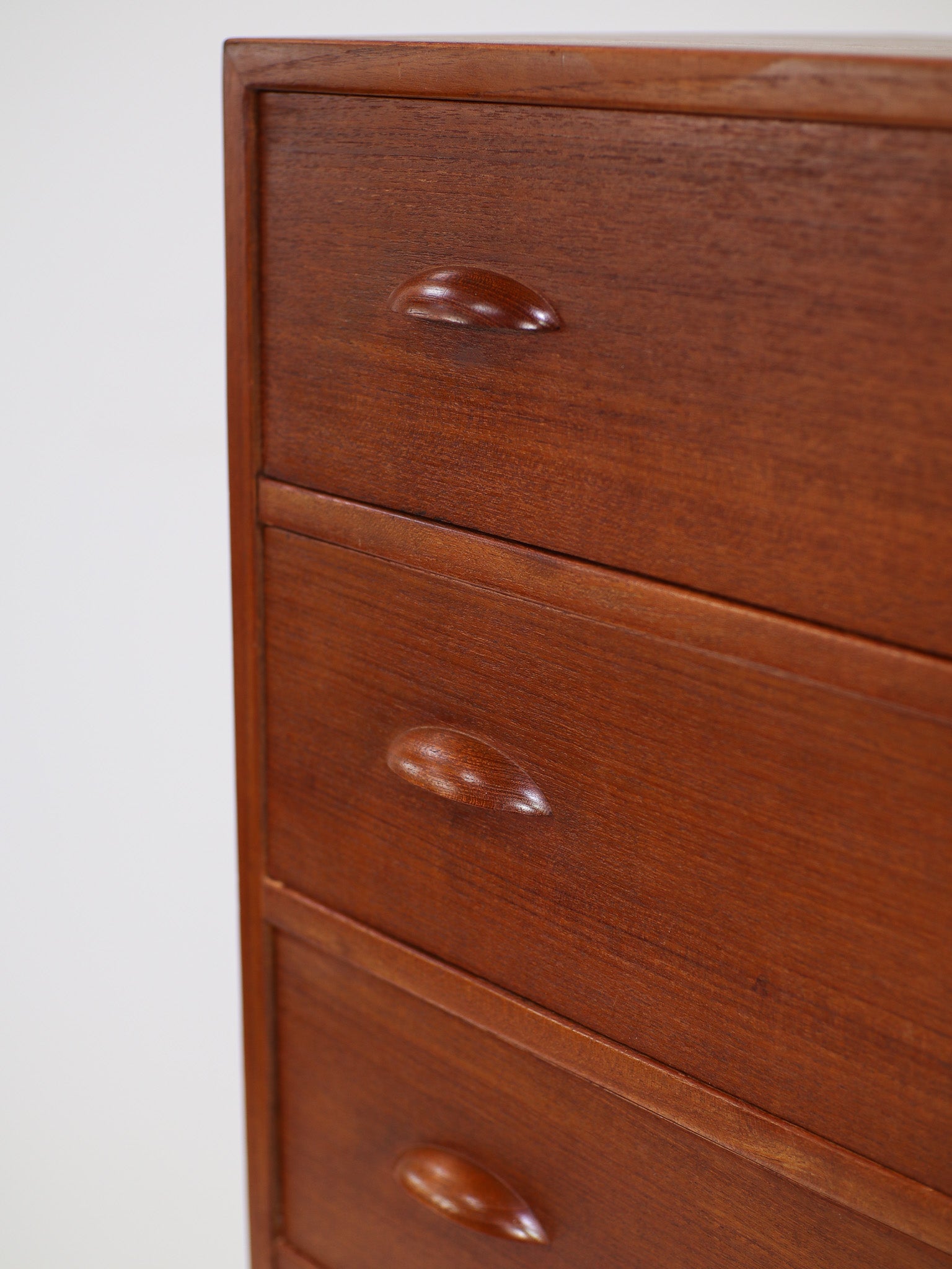 Danish_Teak_Chest_of_Drawers_with_Curved_Handles,_1960s