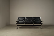 Tandem_Sling_Three-Seat_Bench_by_Charles_and_Ray_Eames,_1962,_Early_Production