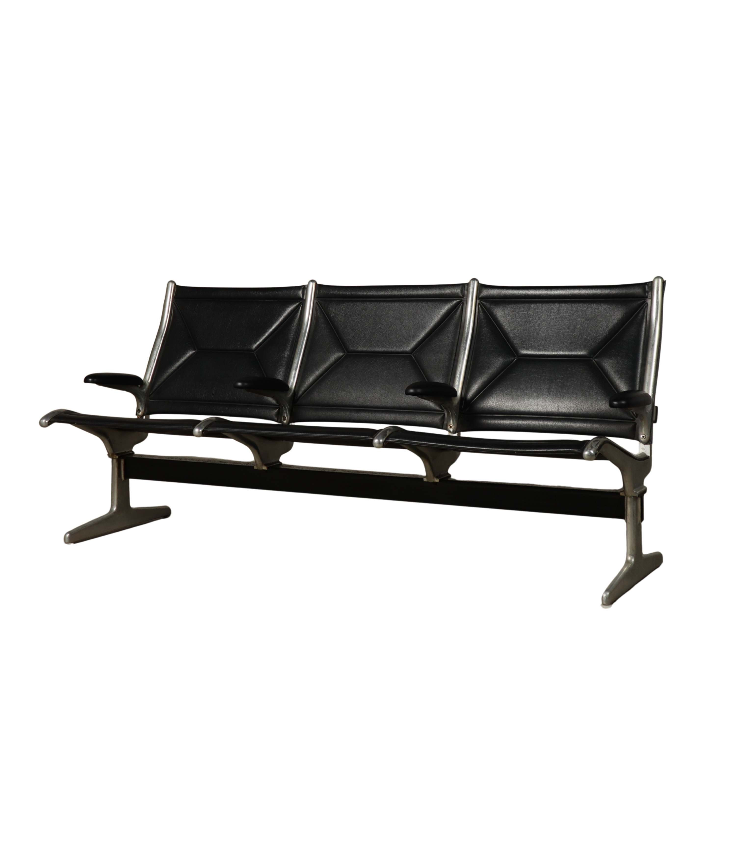 Tandem_Sling_Three-Seat_Bench_by_Charles_and_Ray_Eames,_1962,_Early_Production
