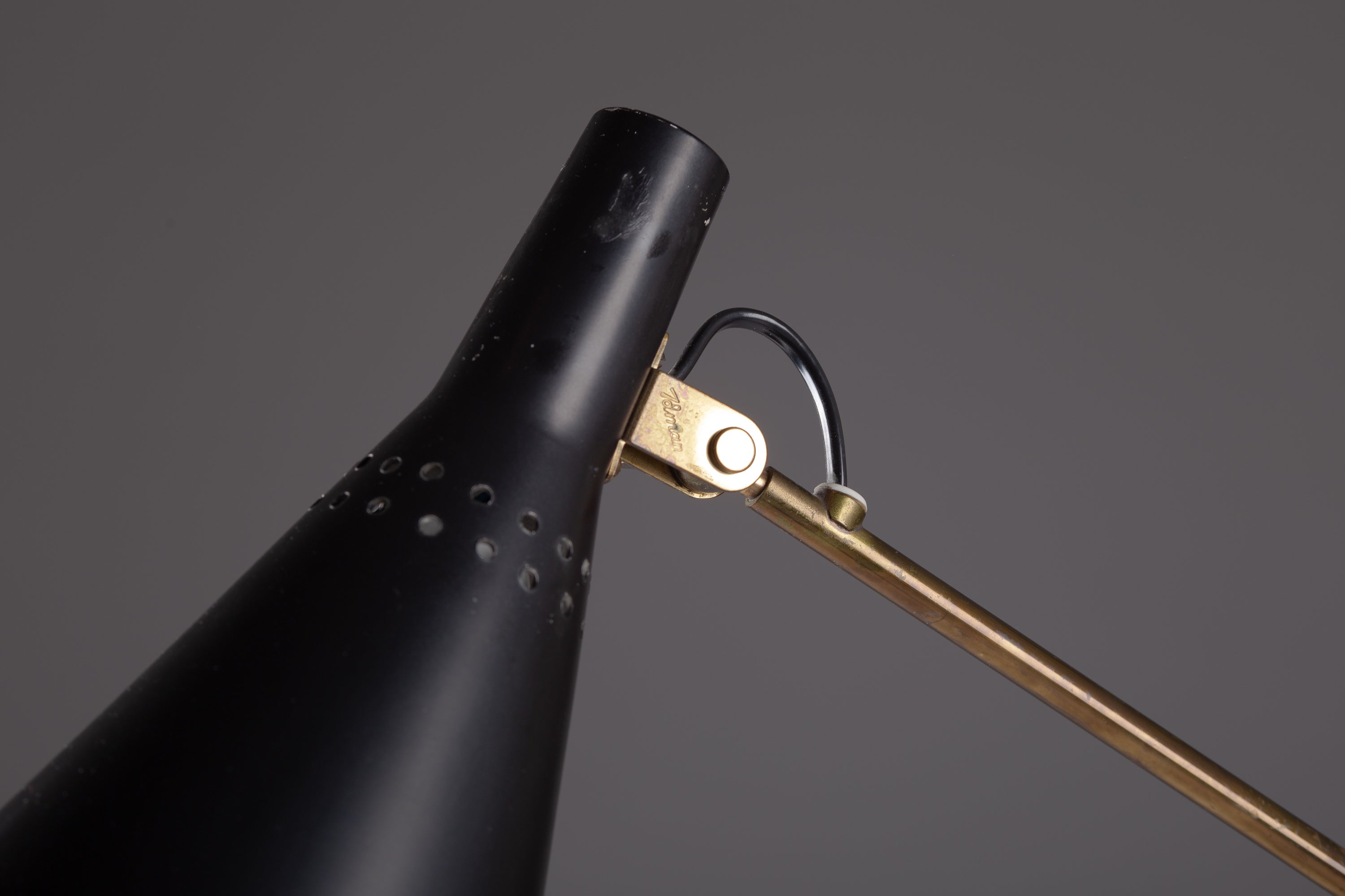 K10-11_Adjustable_Floor_Lamp_by_Tapio_Wirkkala_for_Idman_Oy,_Brass_and_Black_Metal,_Finland,_1950s