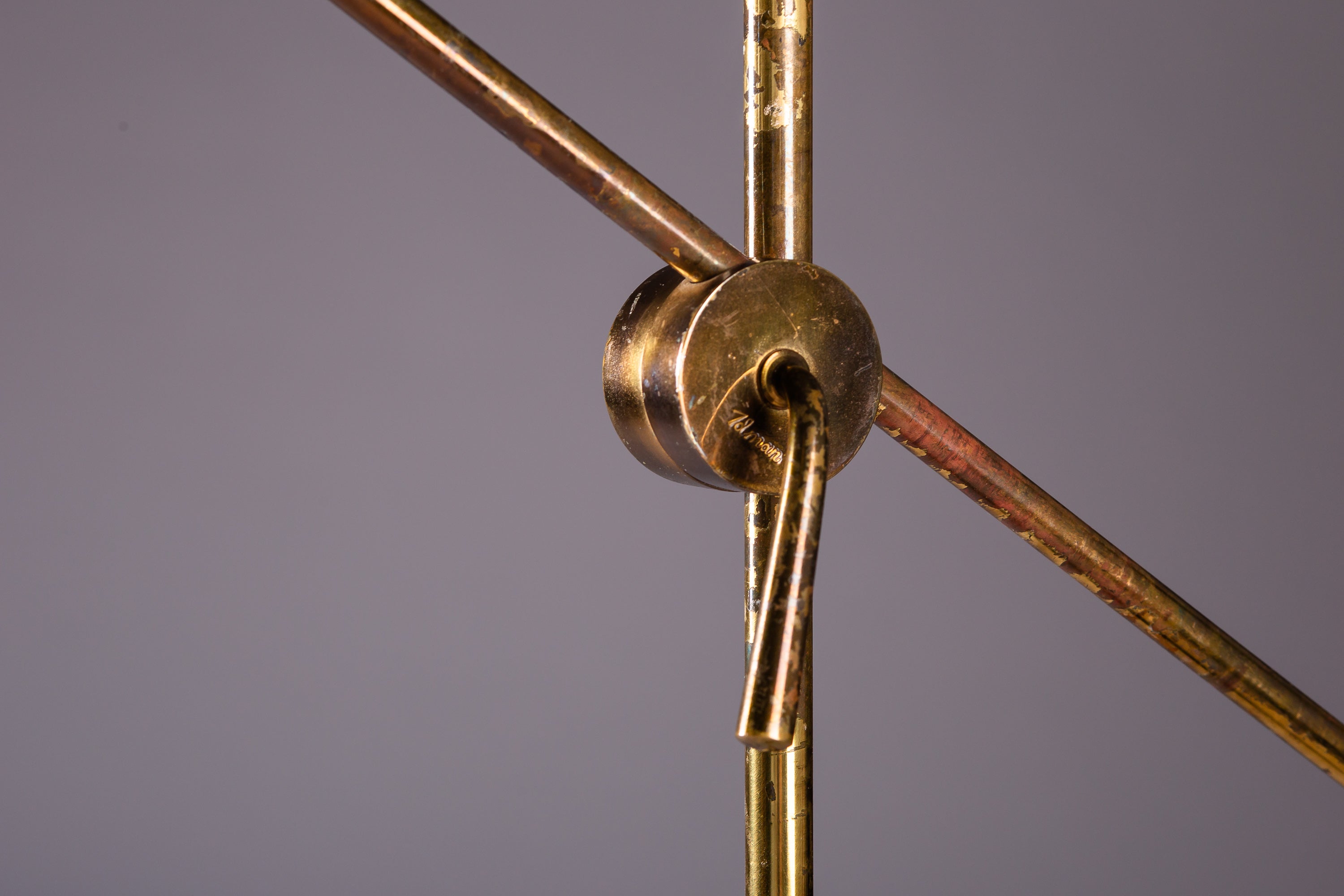 K10-11_Adjustable_Floor_Lamp_by_Tapio_Wirkkala_for_Idman_Oy,_Brass_and_Black_Metal,_Finland,_1950s