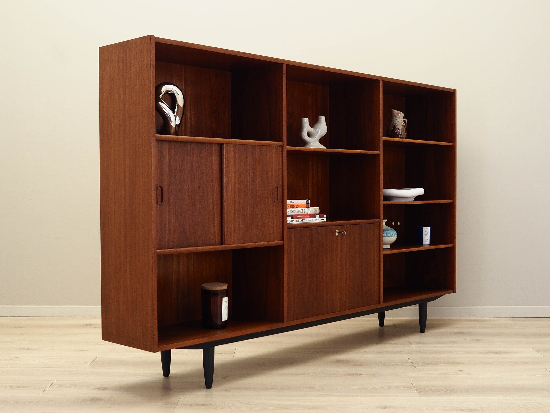 Kjeld_Bundgård_Teak_Bookcase,_1970s,_Denmark