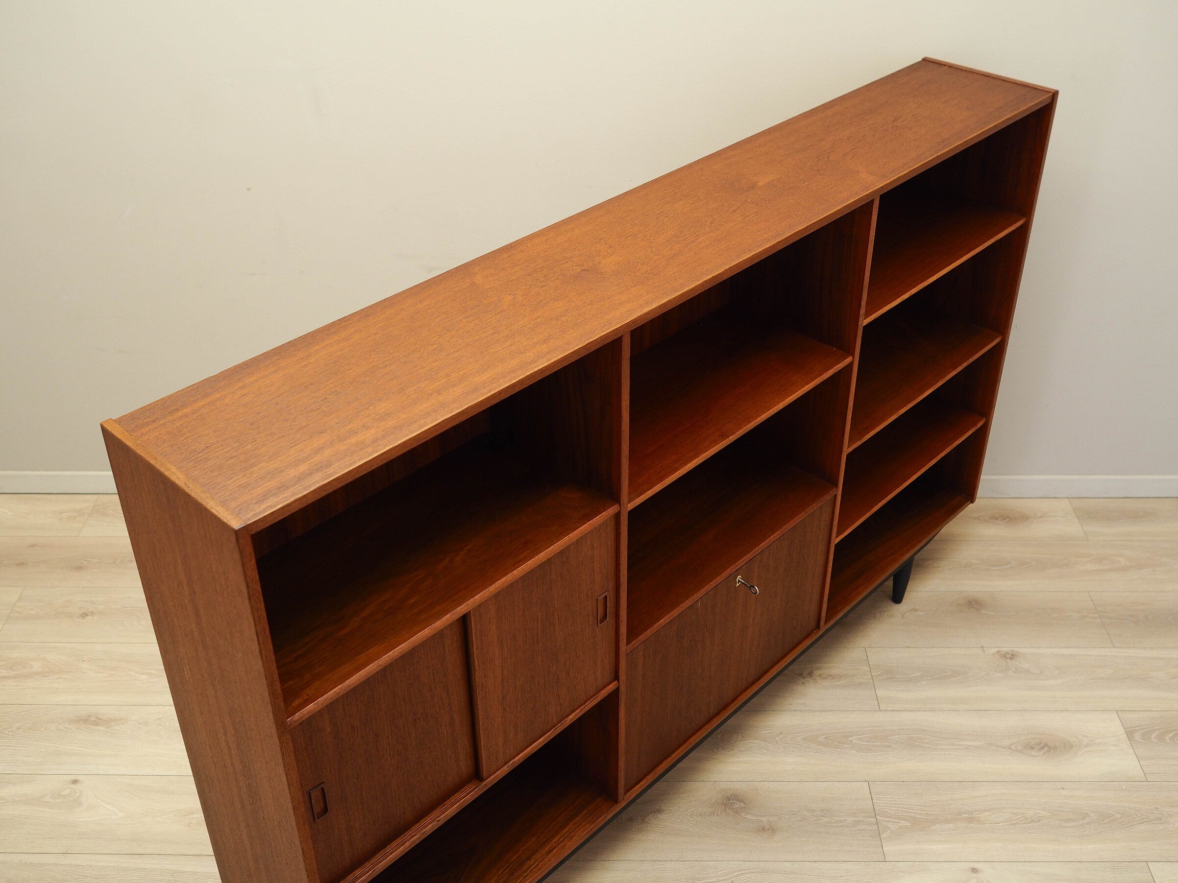 Kjeld_Bundgård_Teak_Bookcase,_1970s,_Denmark