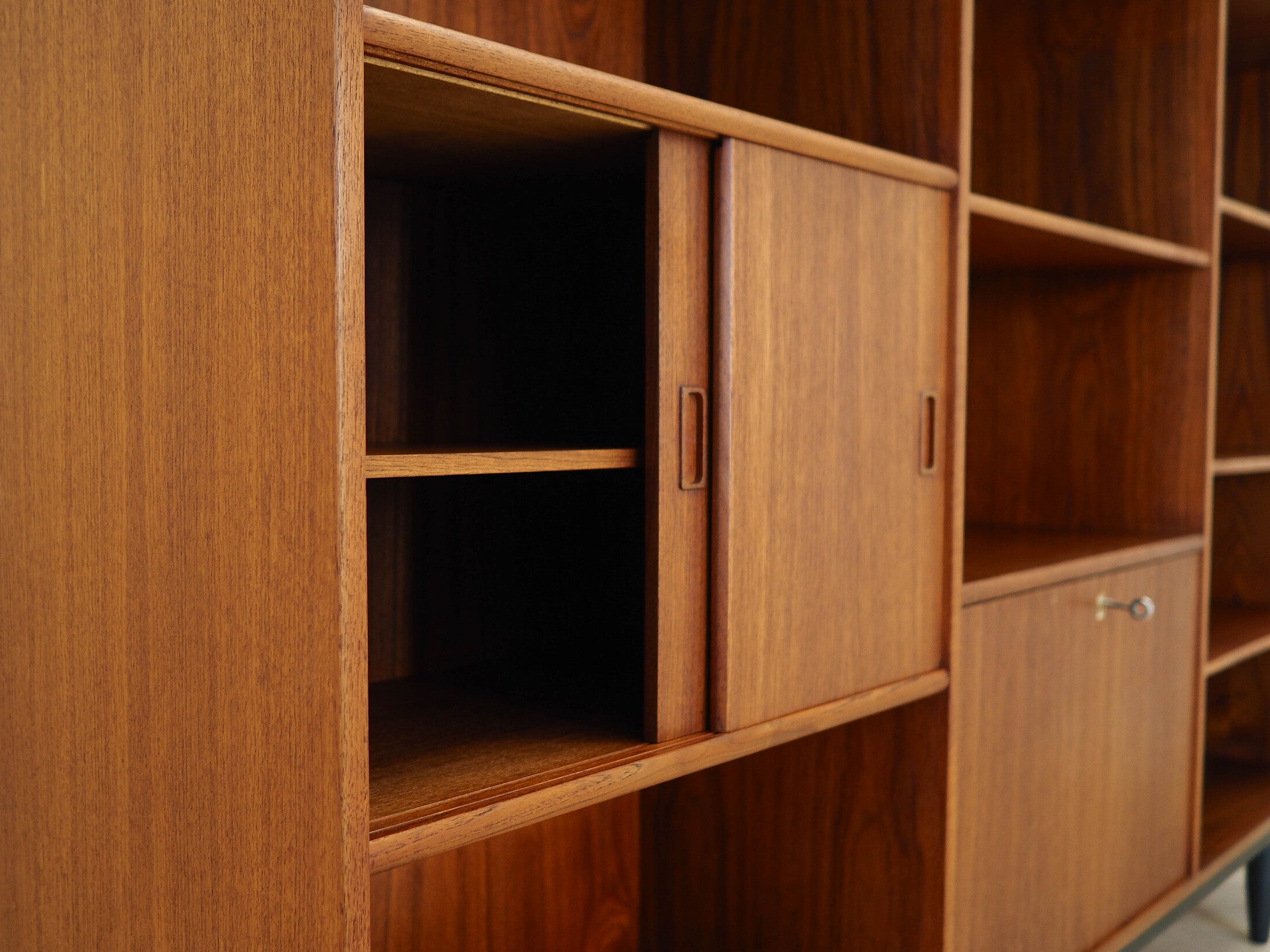 Kjeld_Bundgård_Teak_Bookcase,_1970s,_Denmark