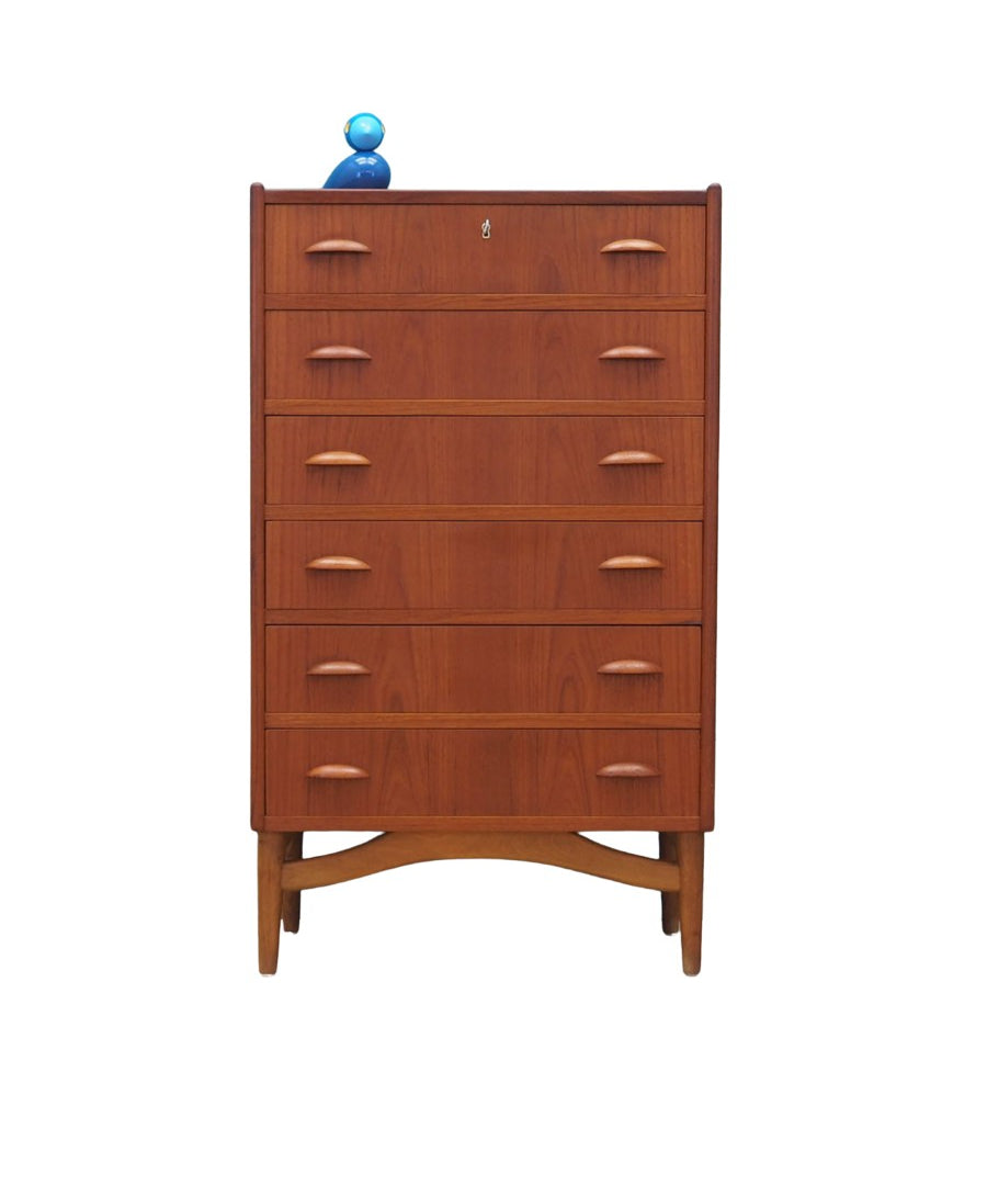 Teak_chest_of_drawers,_Danish_design,_1970s,_production:_Denmark