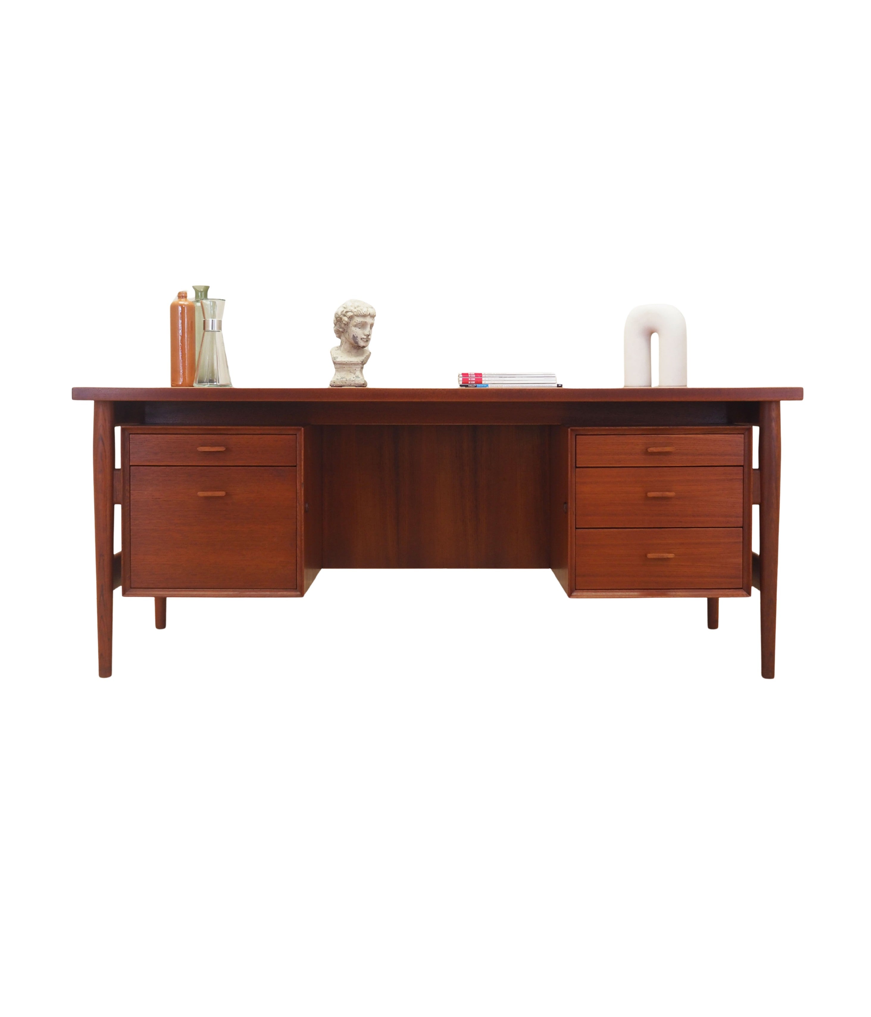 Teak_desk,_Danish_design,_1960s,_designer:_Arne_Vodder,_production:_Sibast