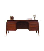 Teak_desk,_Danish_design,_1960s,_designer:_Svend_Age_Madsen