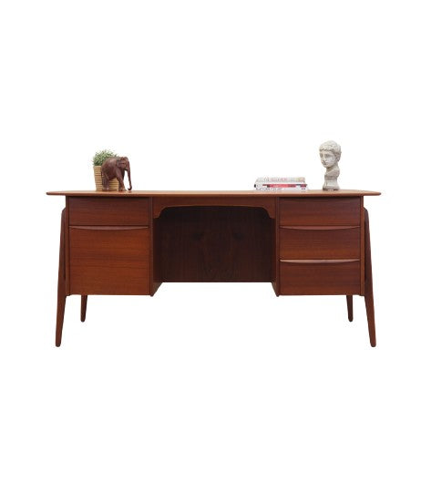 Teak_desk,_Danish_design,_1960s,_designer:_Svend_Age_Madsen