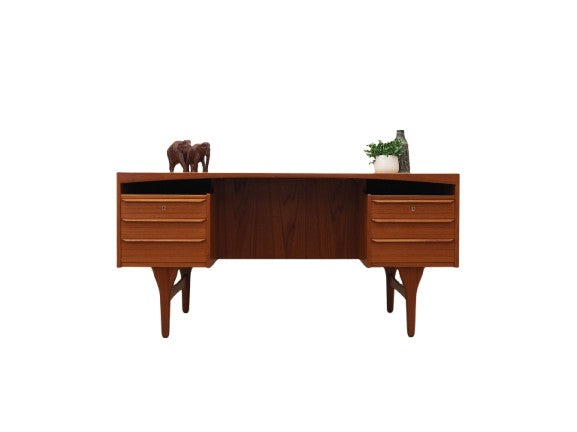 Teak_desk,_Danish_design,_1960s,_designer:_Vald_Mortensen,_production:_Odense