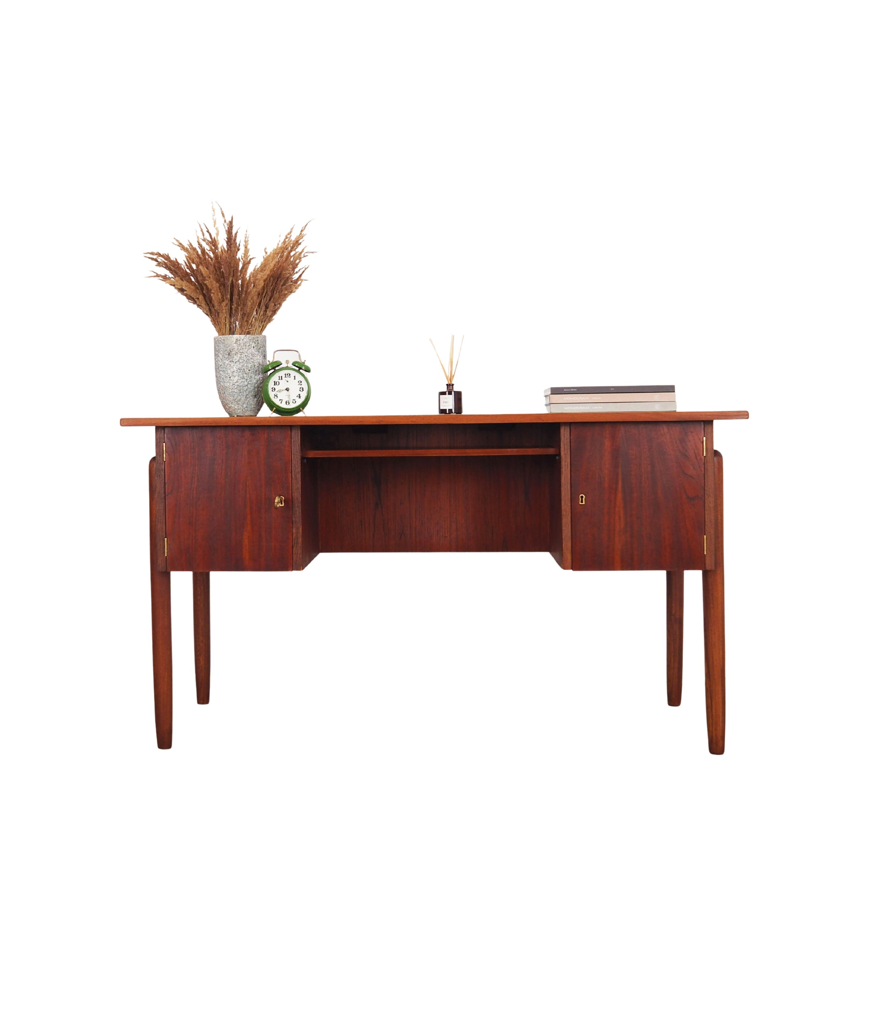 Teak_desk,_Danish_design,_1960s,_production:_Denmark