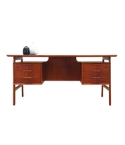 Teak_desk,_Danish_design,_1970s,_manufacture:_Omann_Jun
