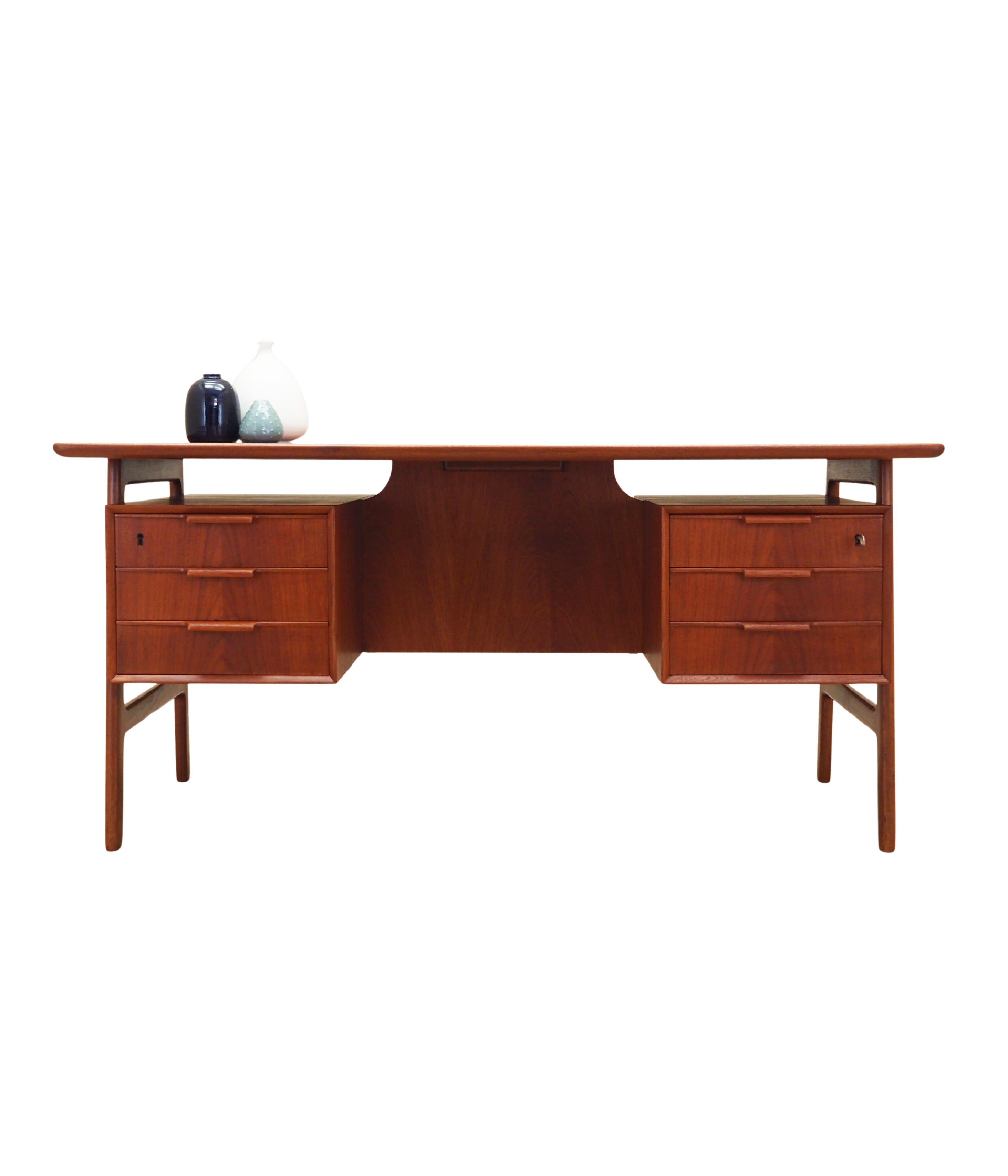 Teak_desk,_Danish_design,_1970s,_manufacture:_Omann_Jun
