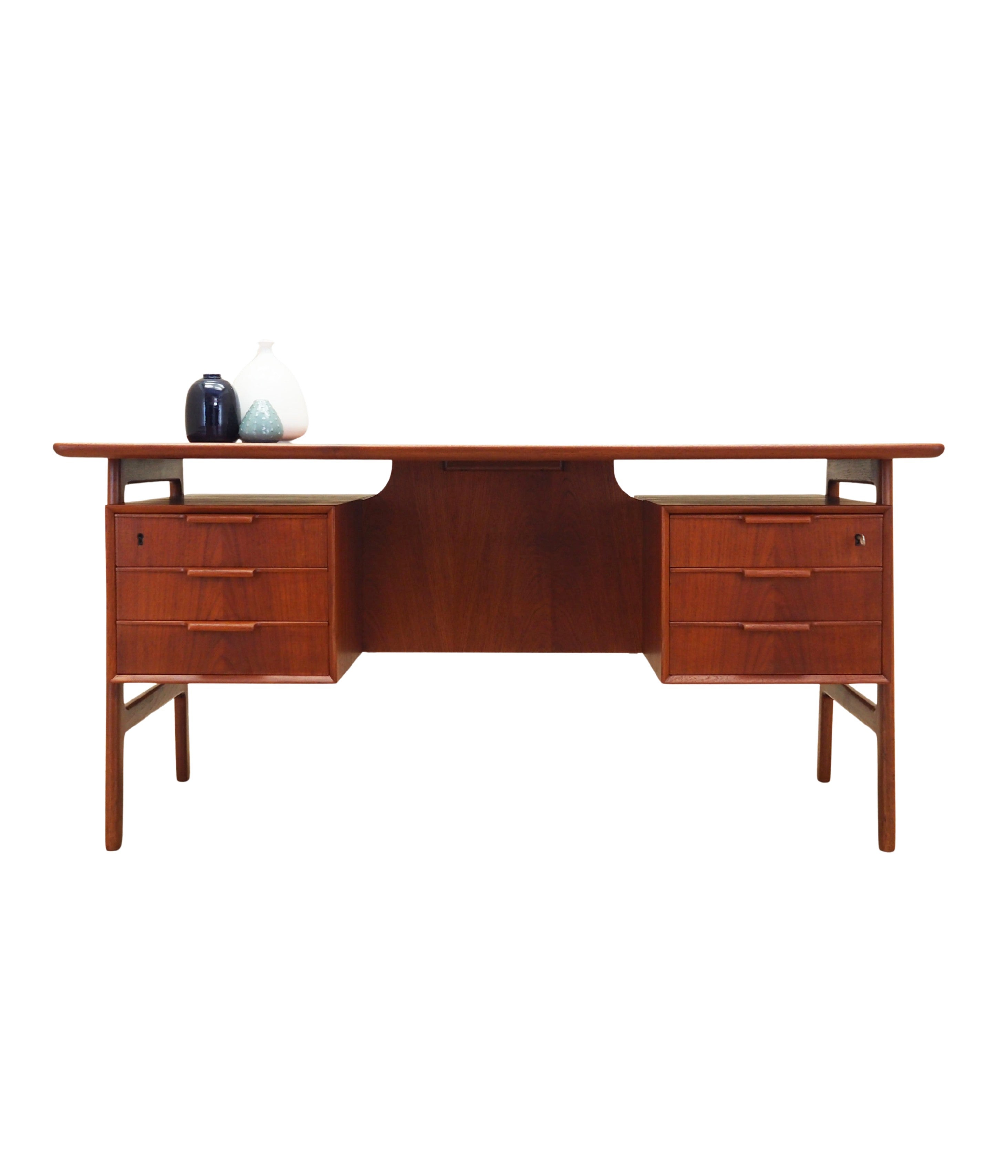Teak_desk,_Danish_design,_1970s,_manufacture:_Omann_Jun
